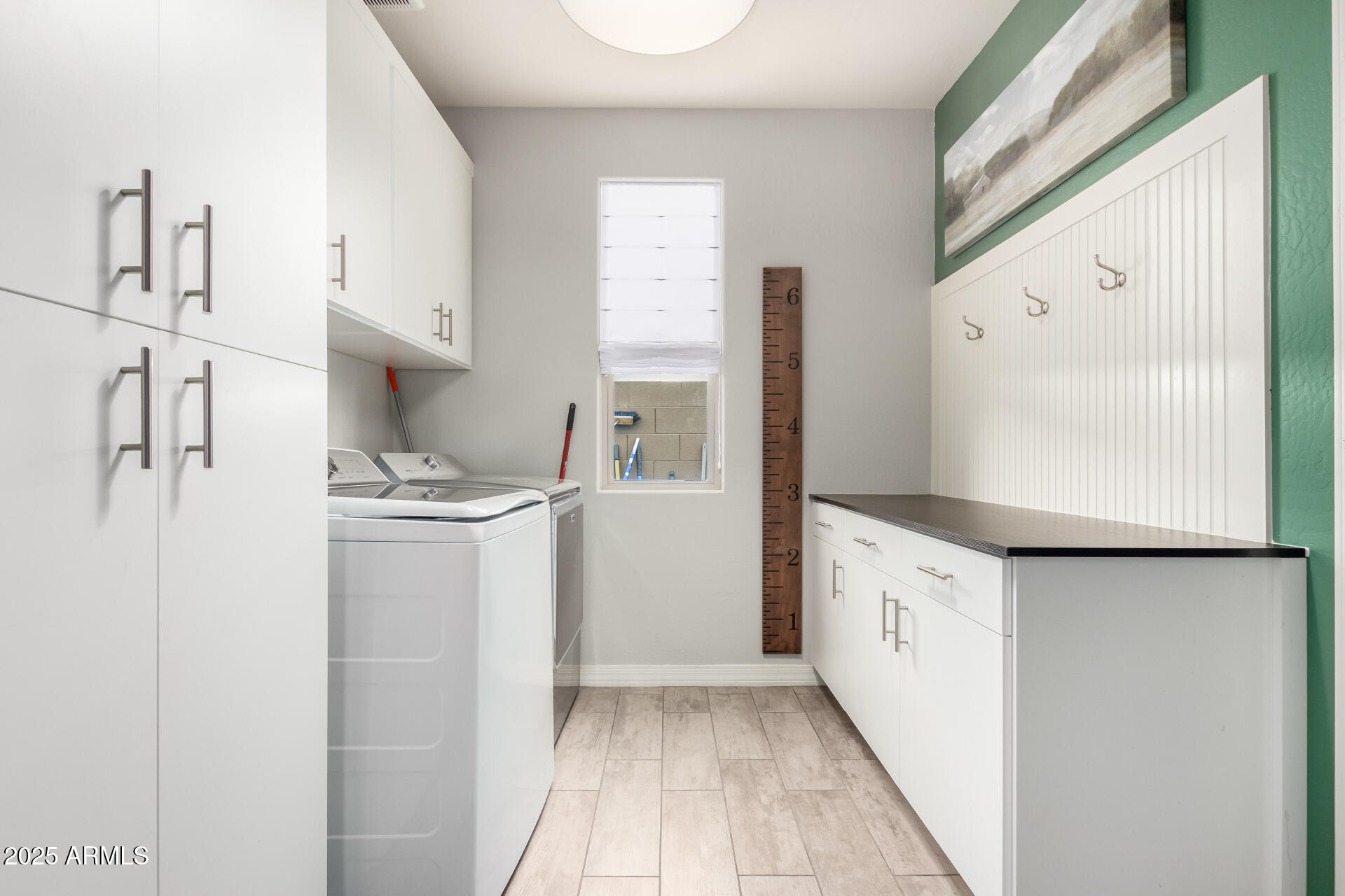 10043 W FOOTHILL Drive