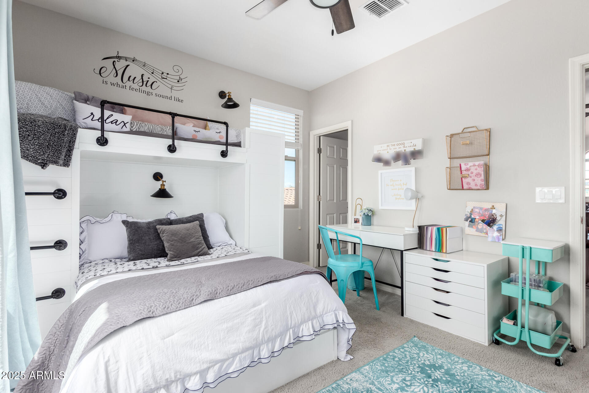 10043 W FOOTHILL Drive