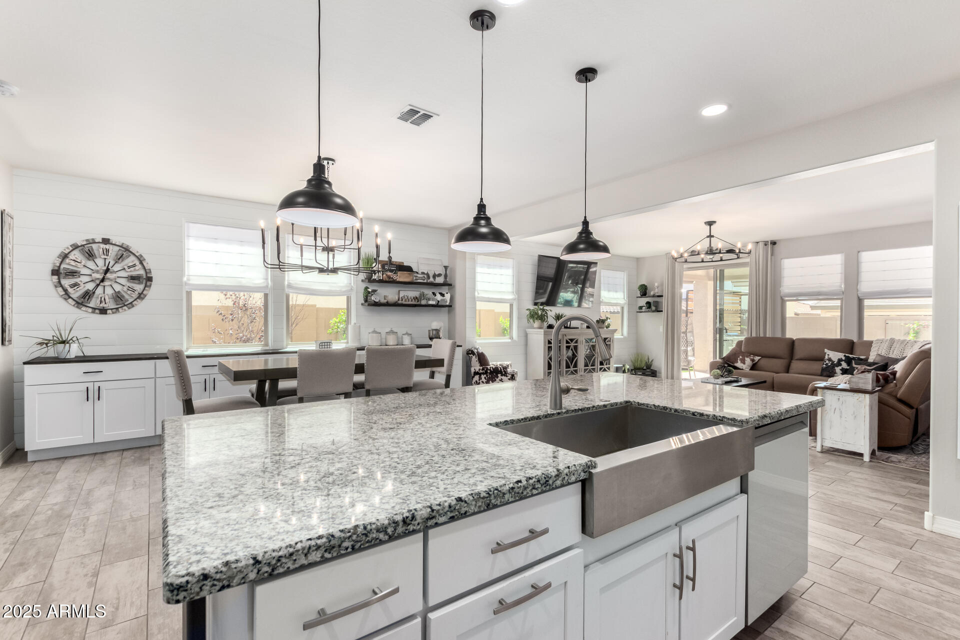 10043 W FOOTHILL Drive