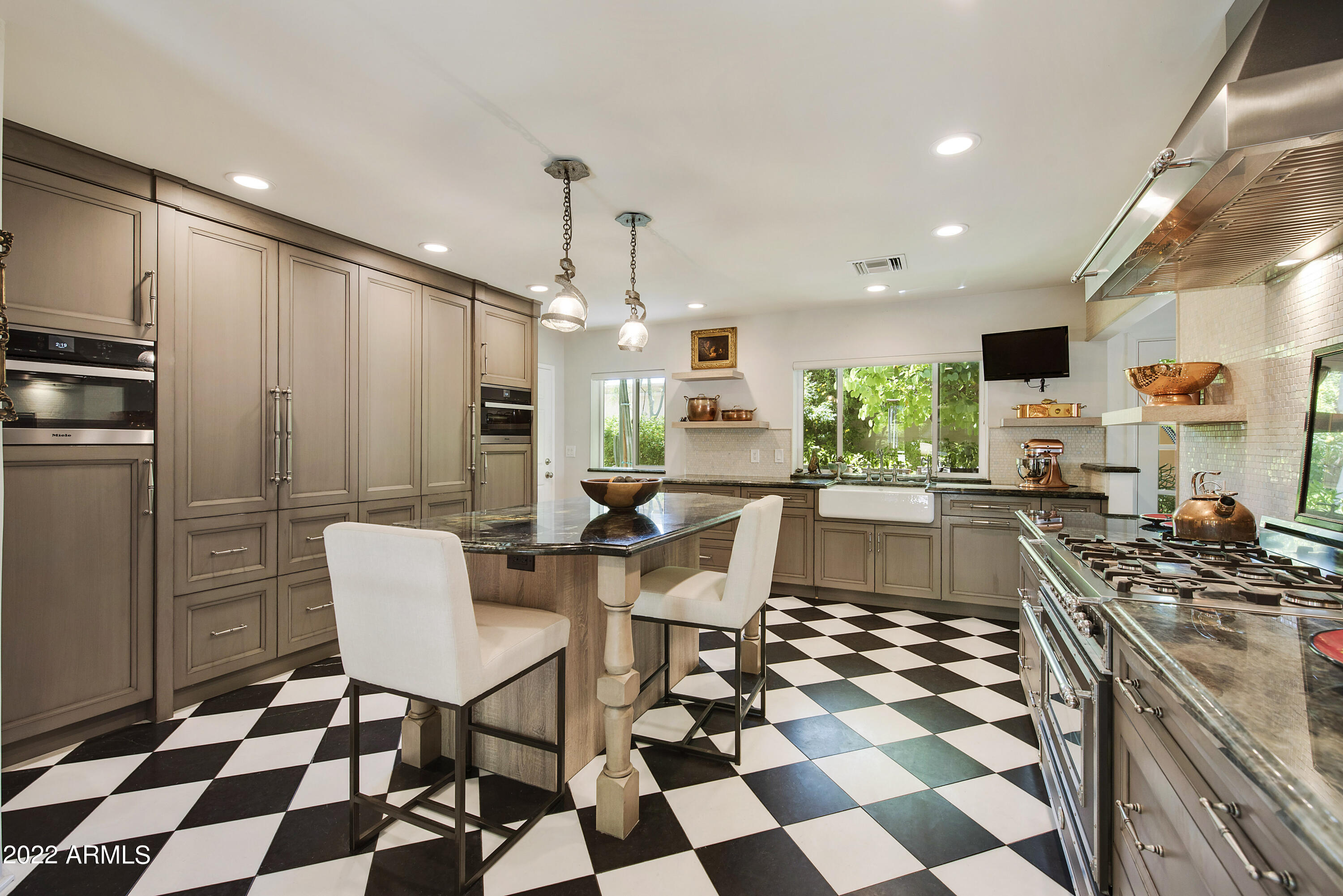 5434 E LINCOLN Drive, 72