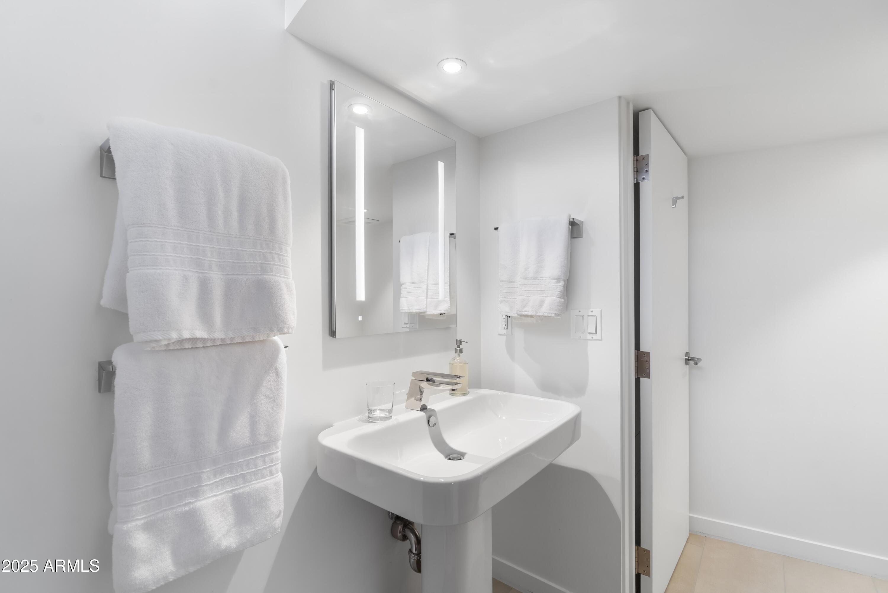 7915 E PRIMROSE Path