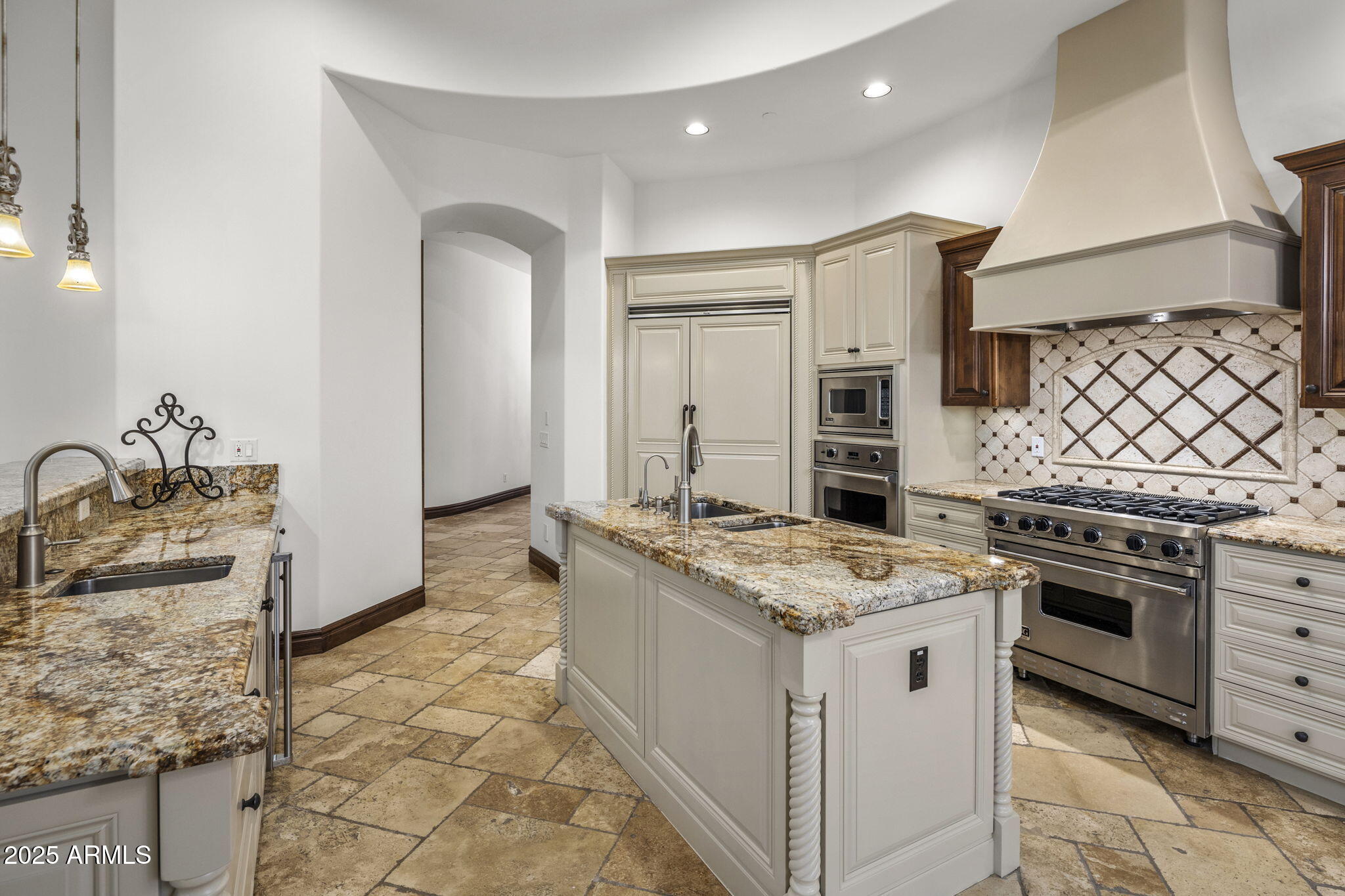 10537 N CRESTVIEW Drive