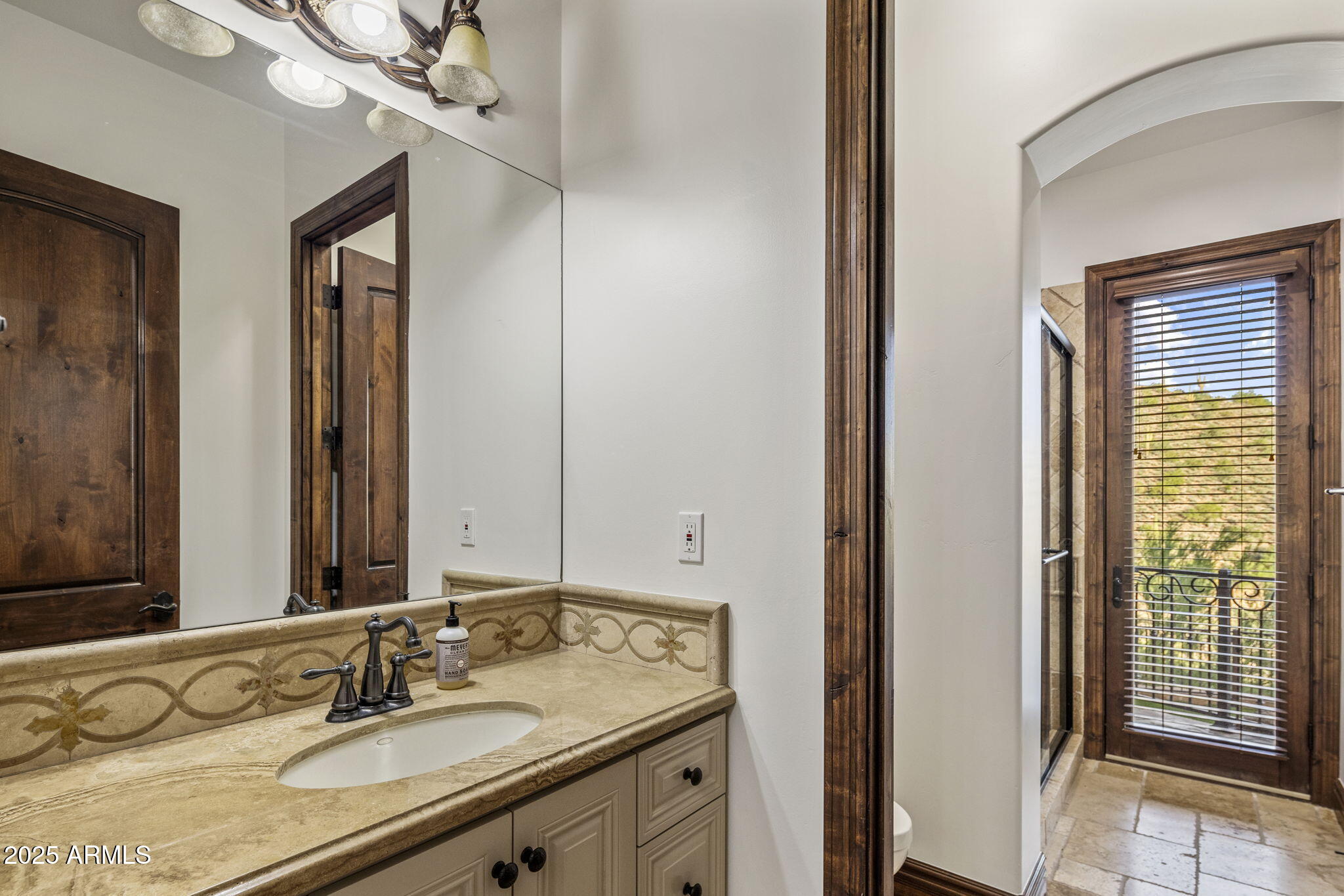 10537 N CRESTVIEW Drive