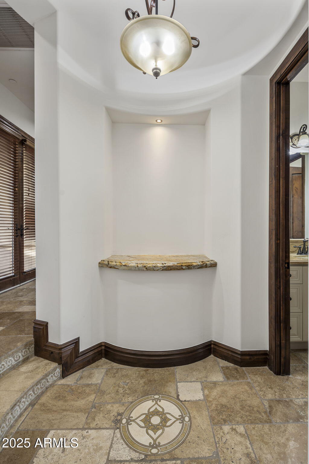 10537 N CRESTVIEW Drive