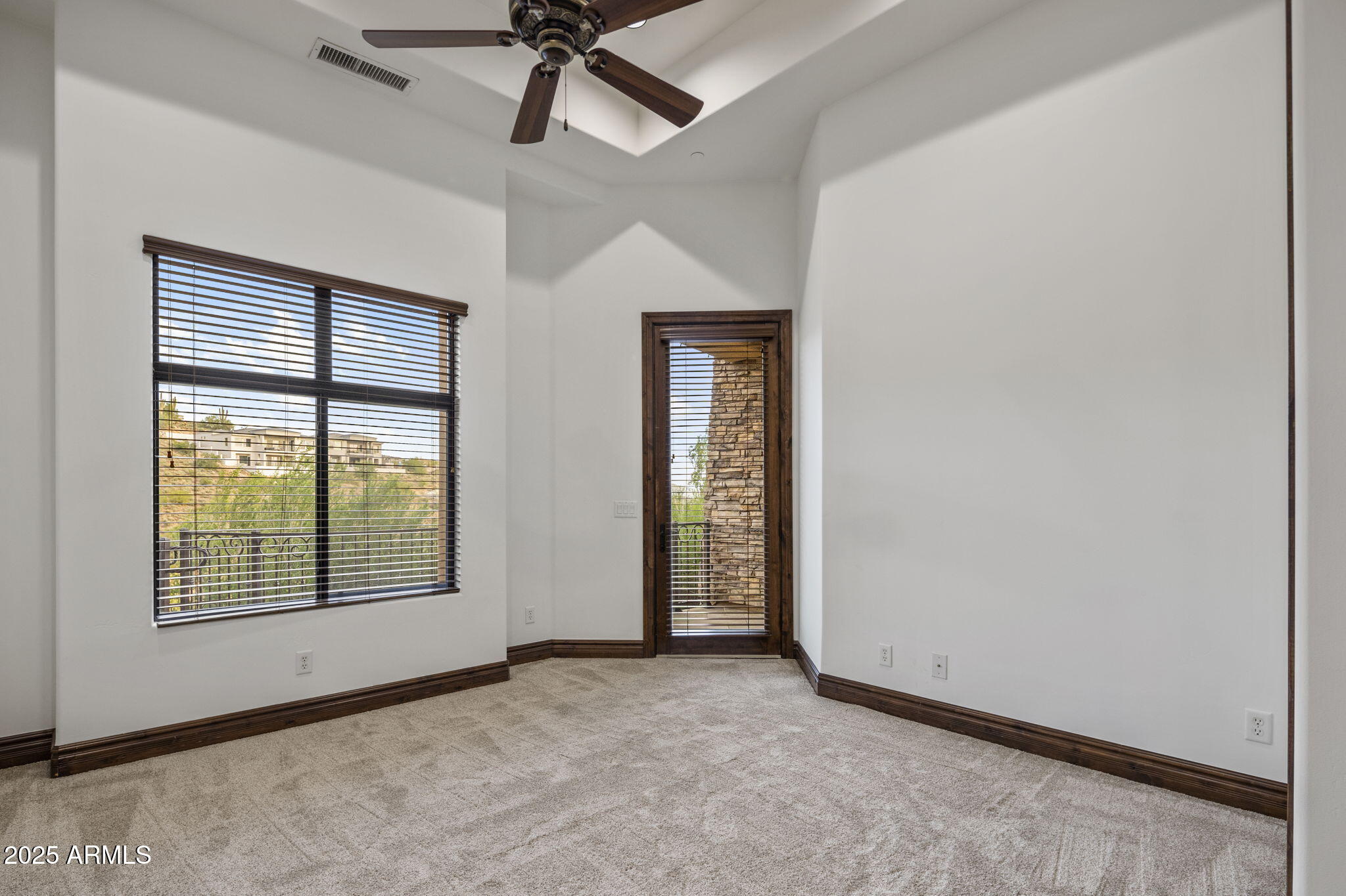 10537 N CRESTVIEW Drive