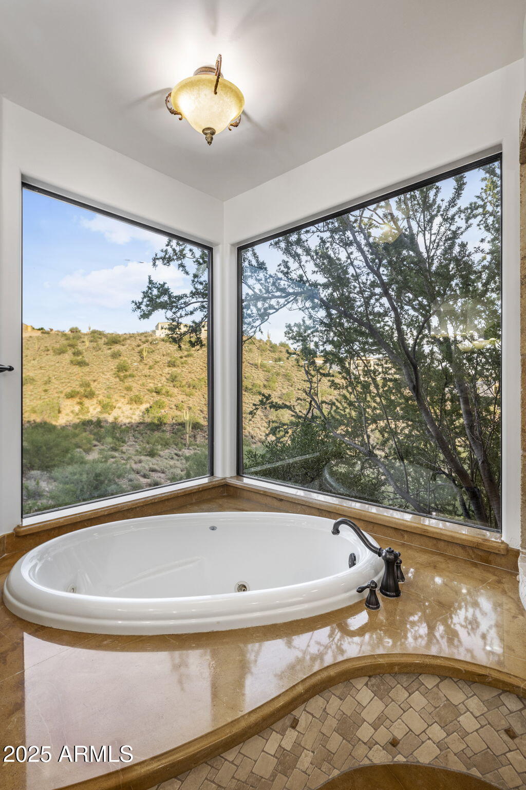 10537 N CRESTVIEW Drive