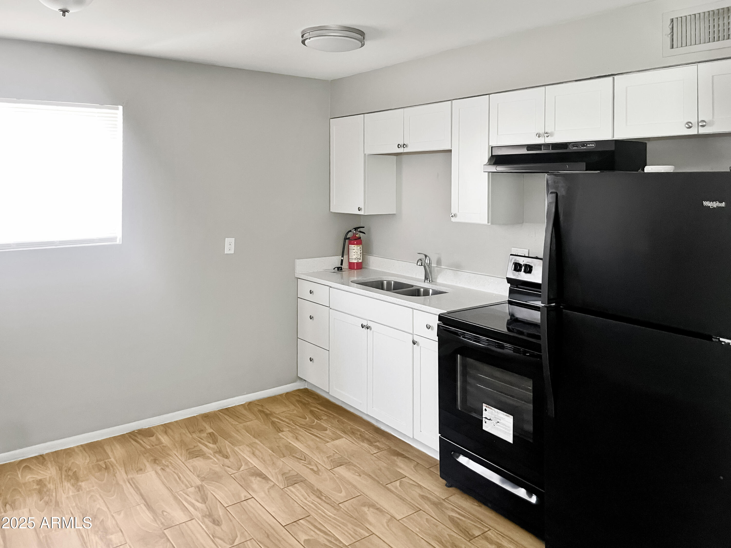 1925 W VILLAGE Drive