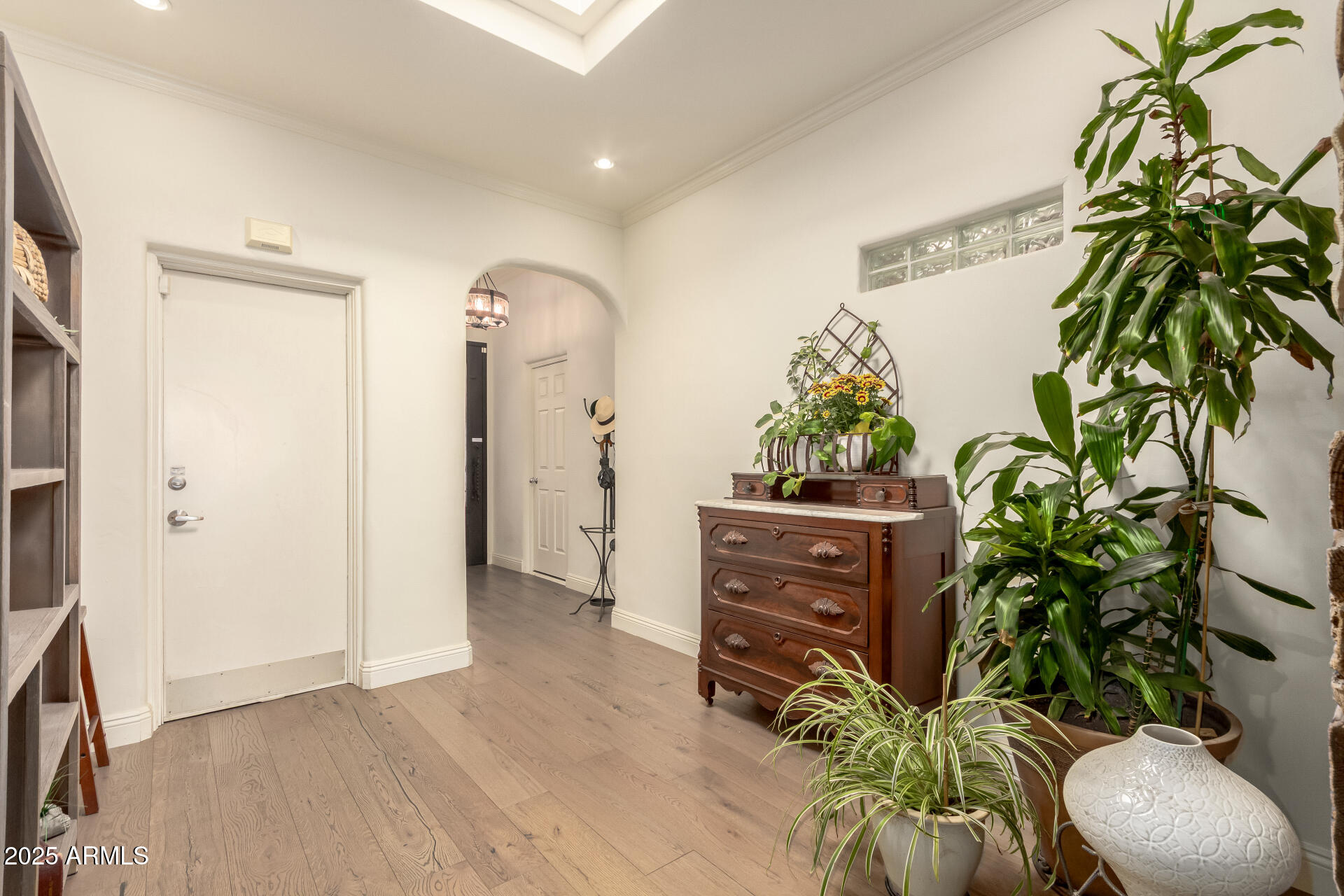 3800 E Lincoln Drive E, 37