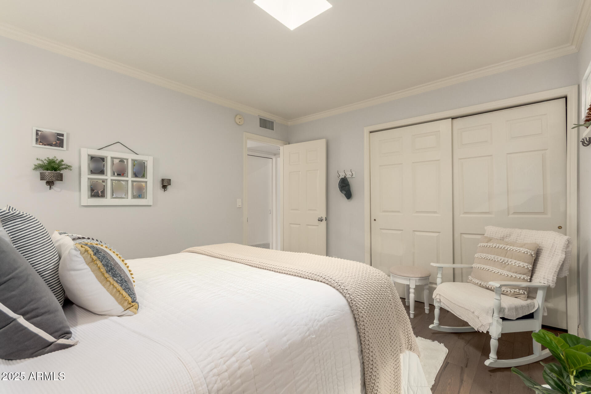 3800 E Lincoln Drive E, 37