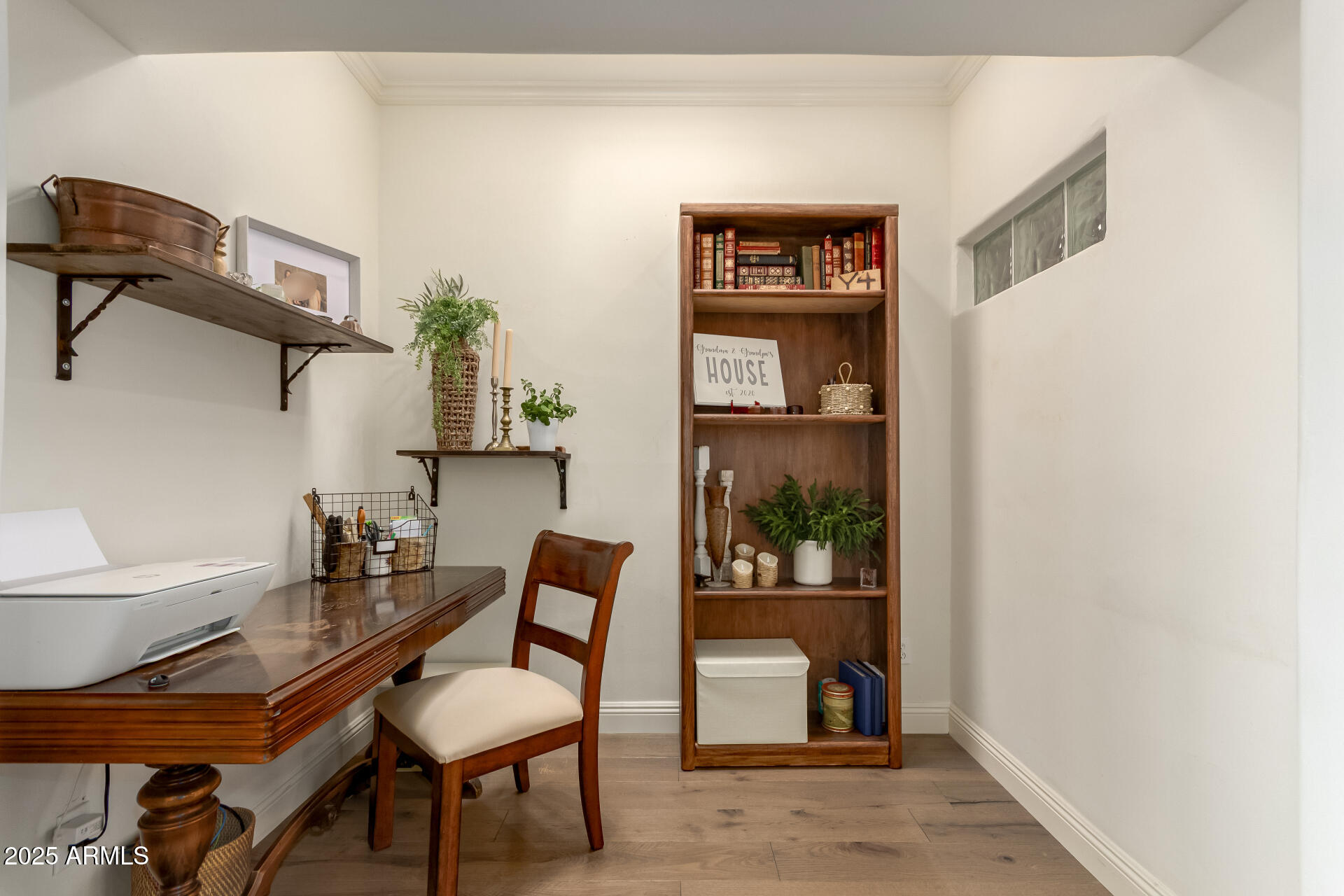 3800 E Lincoln Drive E, 37