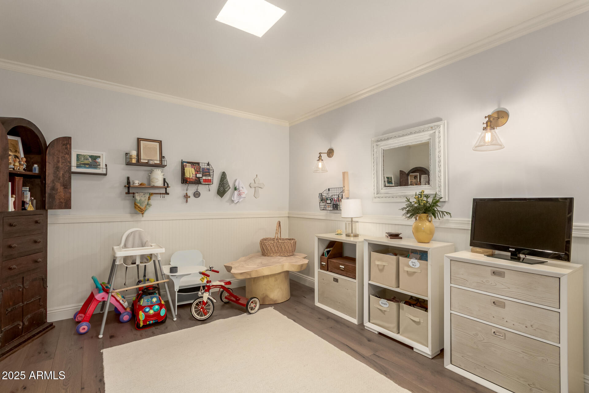 3800 E Lincoln Drive E, 37