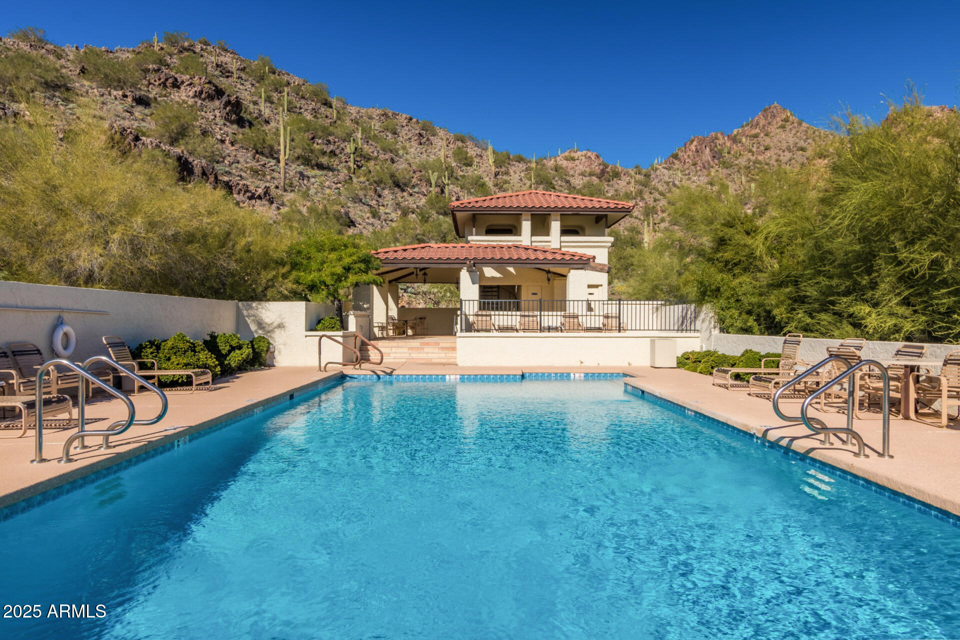 3800 E Lincoln Drive E, 37