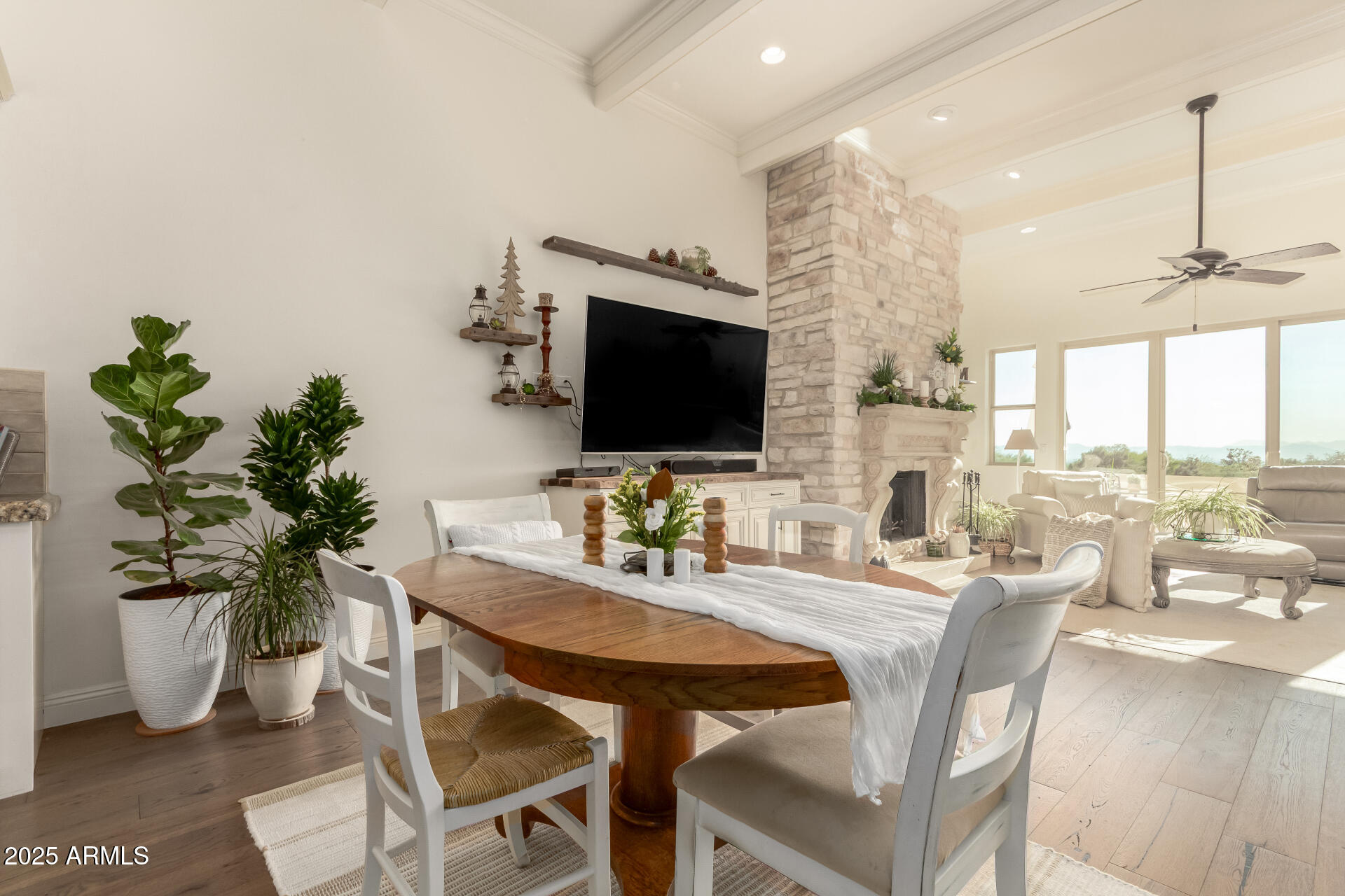 3800 E Lincoln Drive E, 37