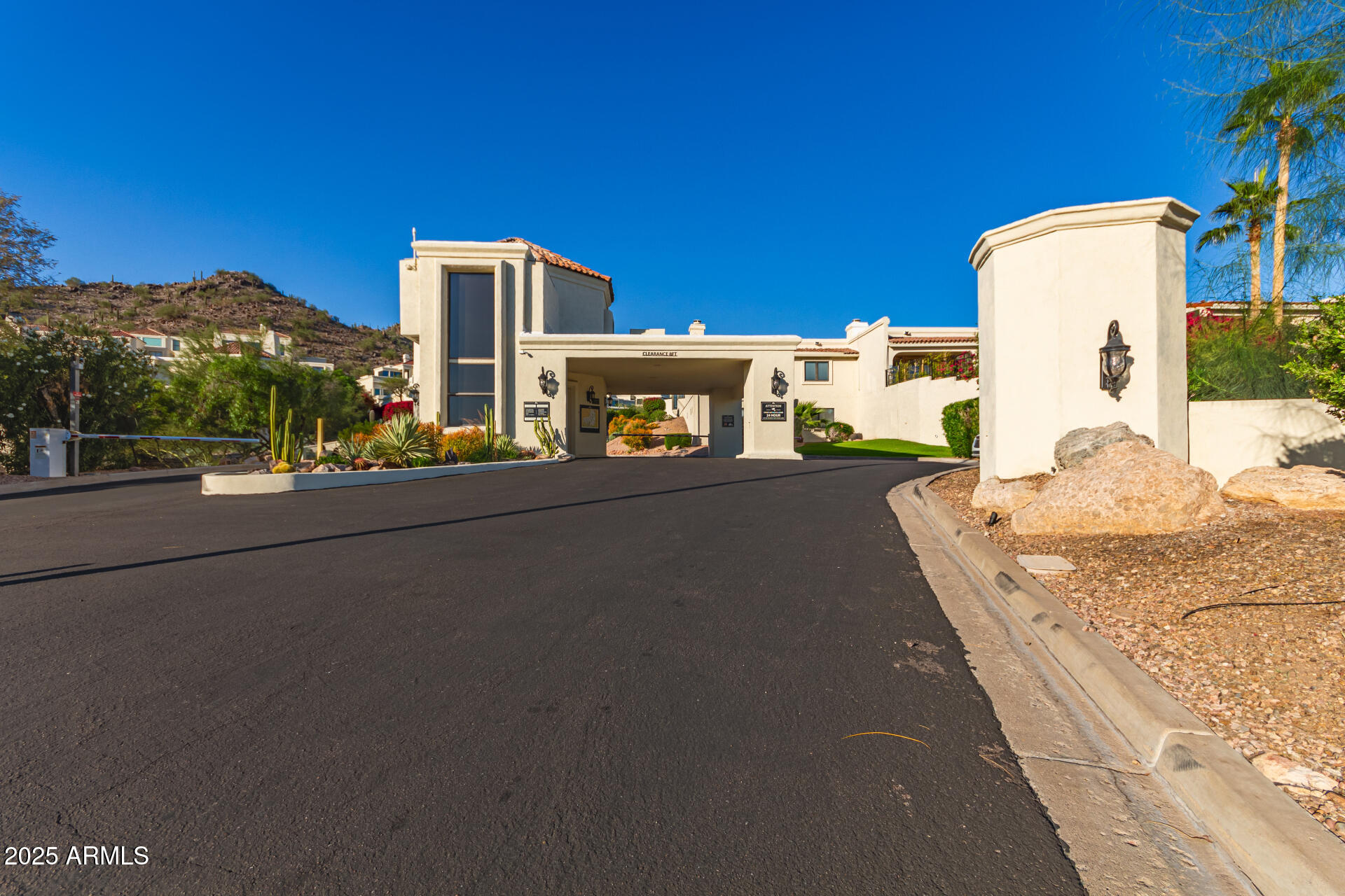 3800 E Lincoln Drive E, 37