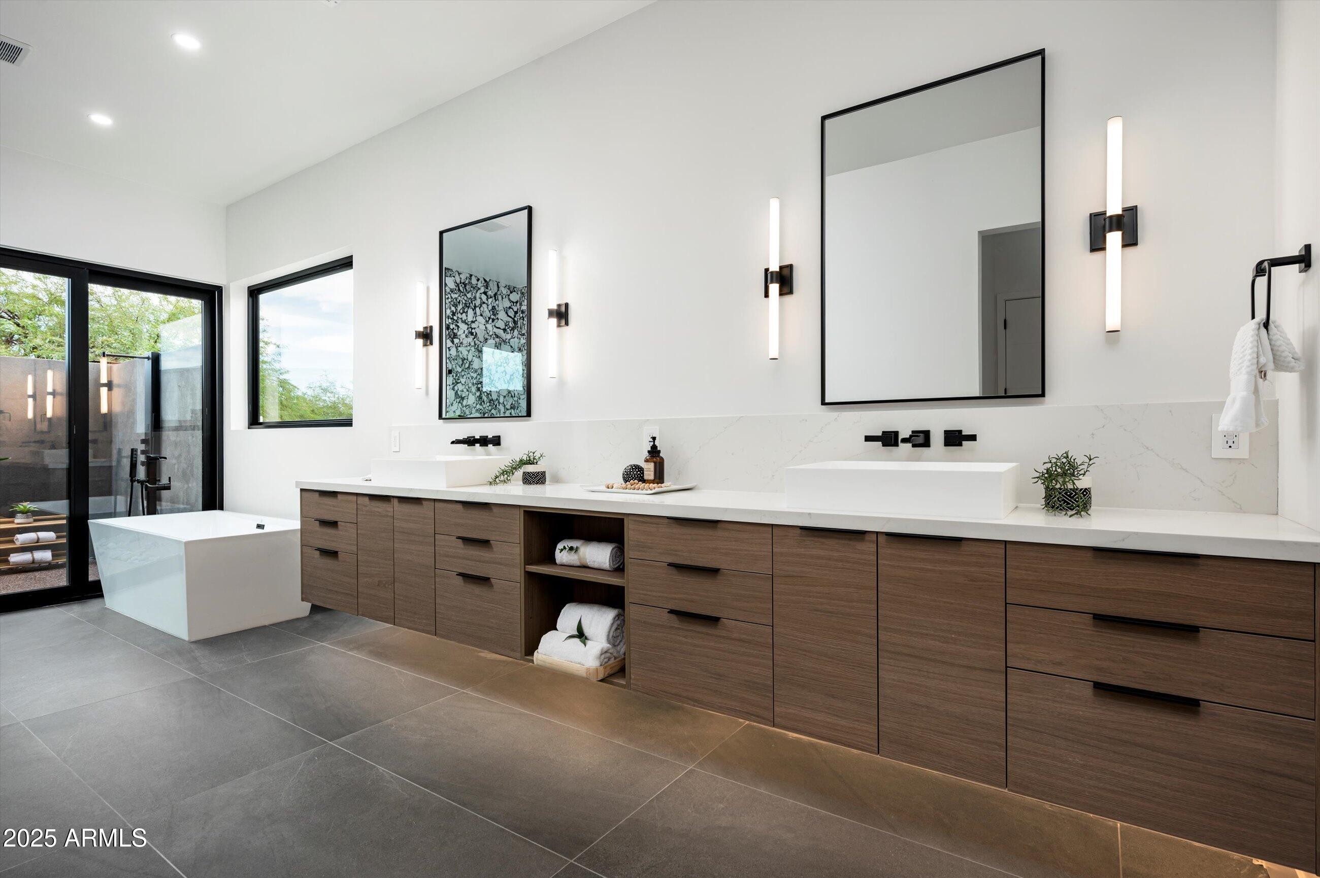 1831 E PALMAIRE Avenue