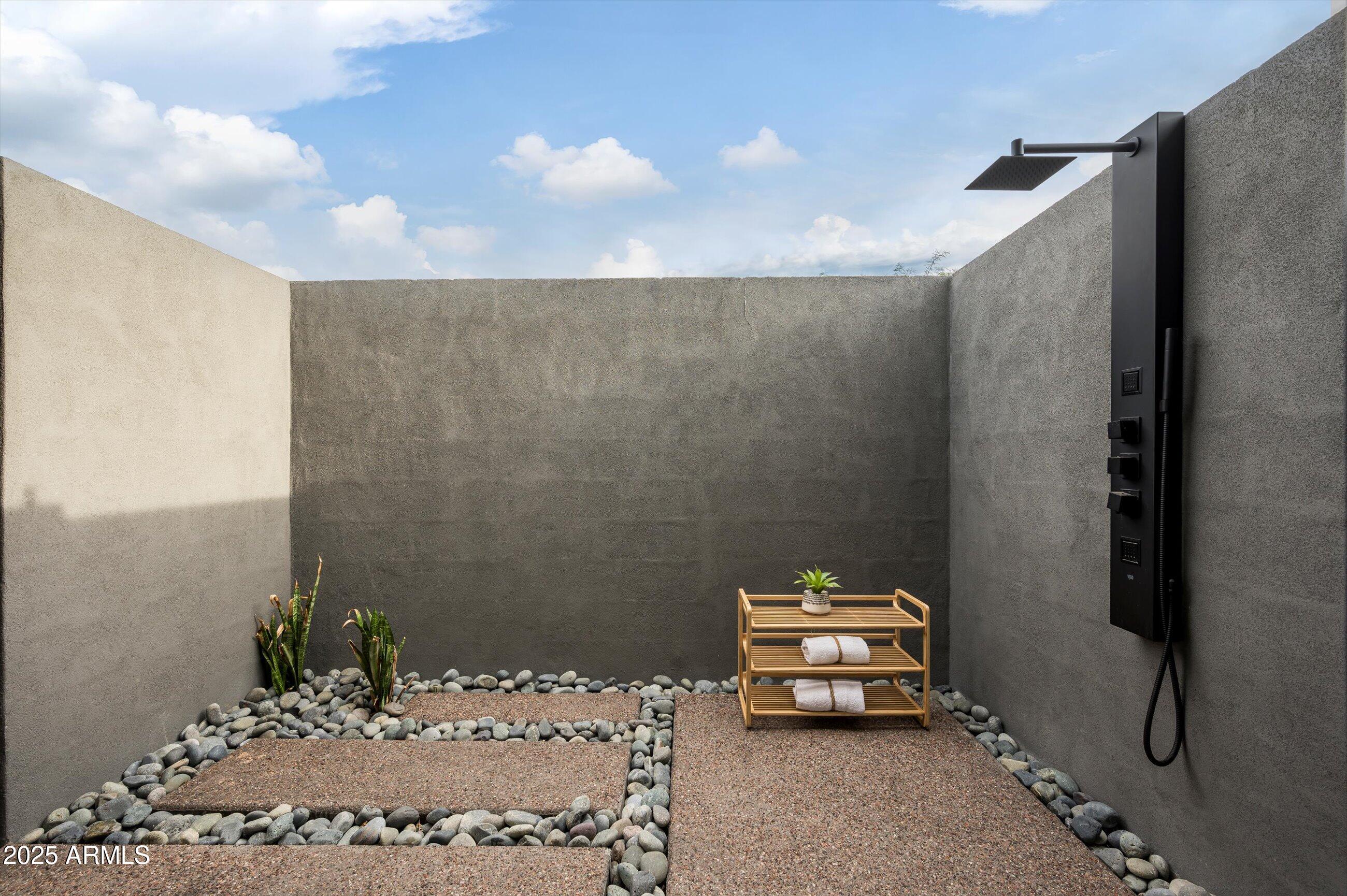 1831 E PALMAIRE Avenue