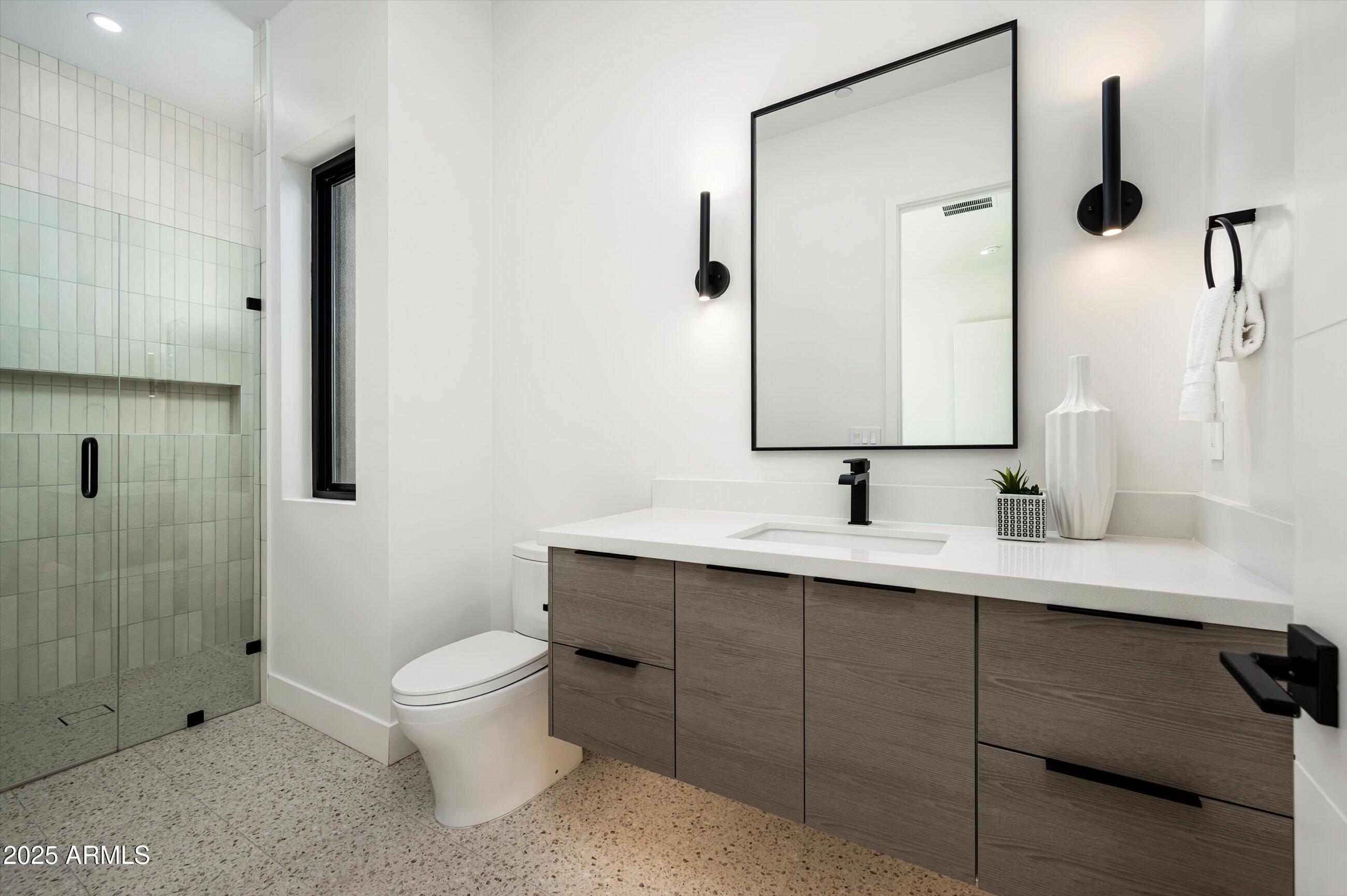 1831 E PALMAIRE Avenue