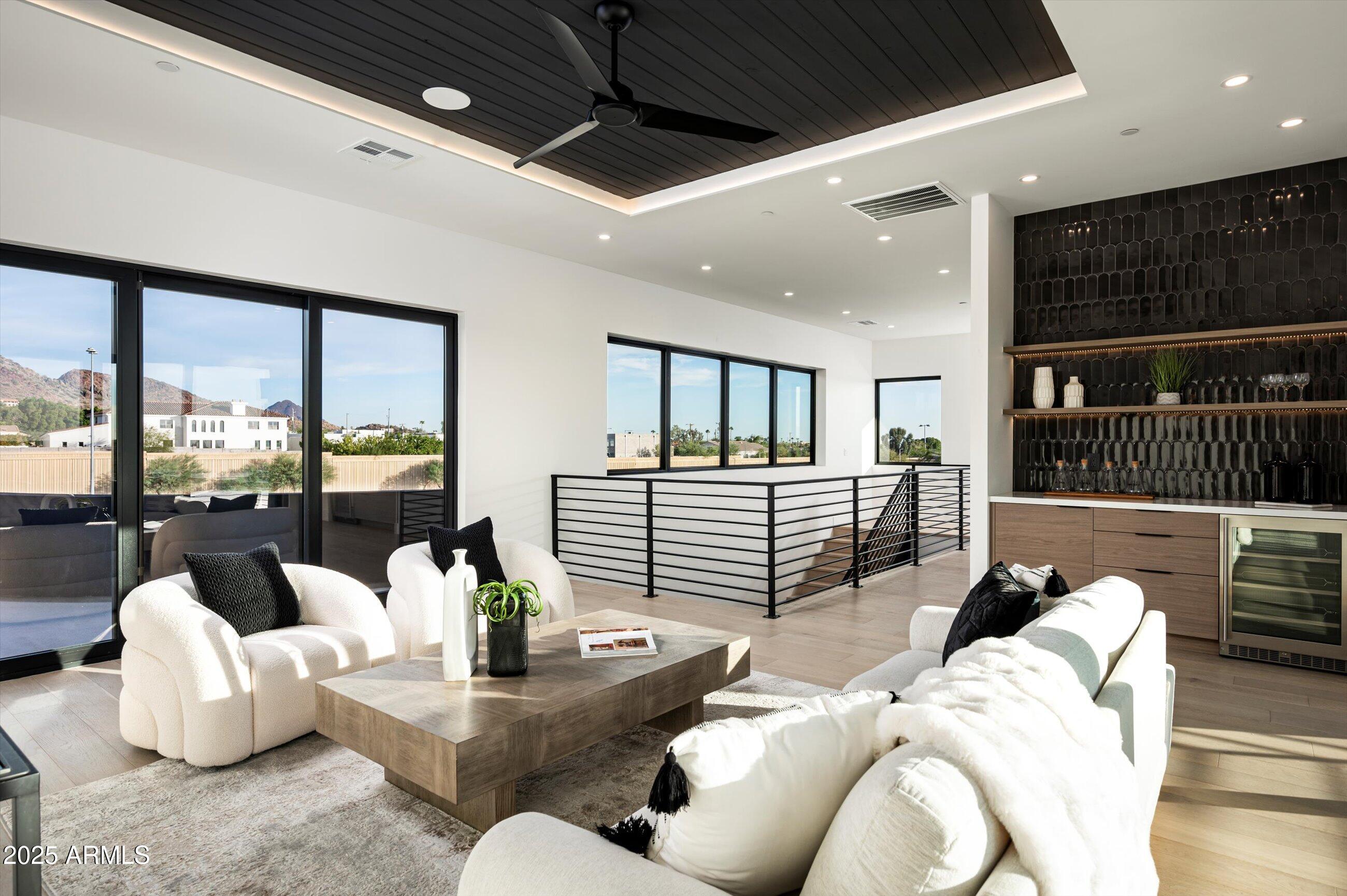 1831 E PALMAIRE Avenue