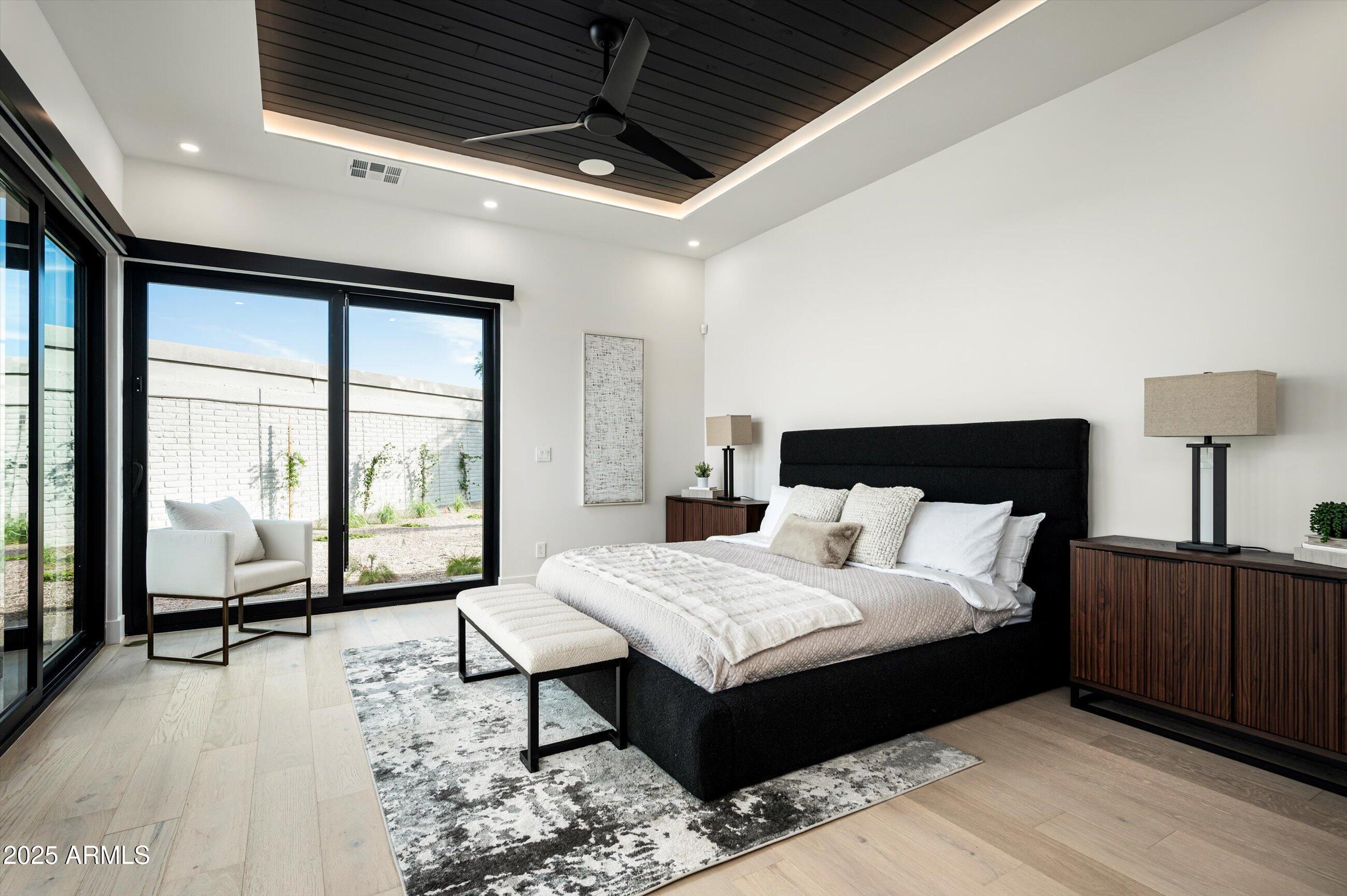 1831 E PALMAIRE Avenue