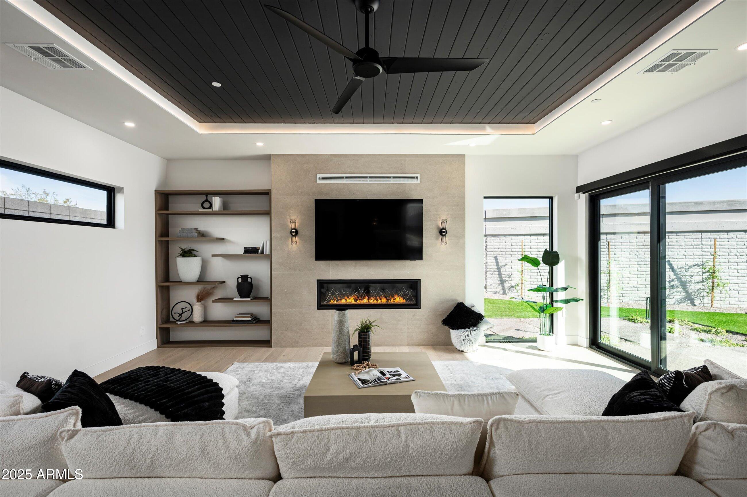 1831 E PALMAIRE Avenue