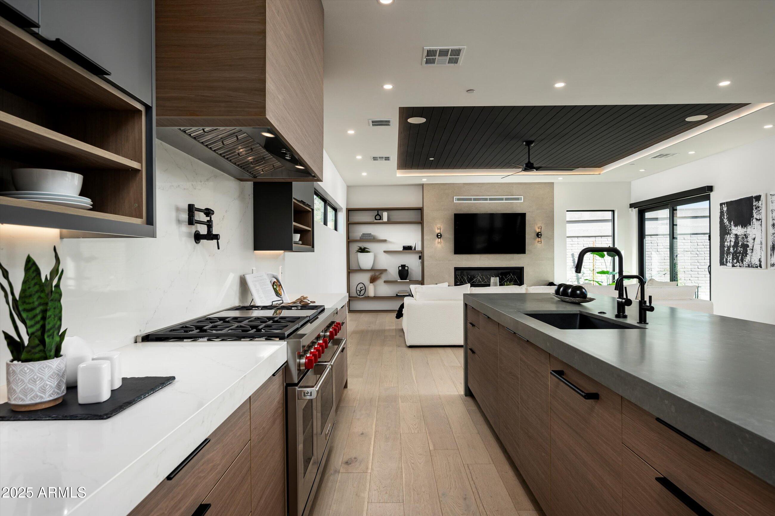 1831 E PALMAIRE Avenue