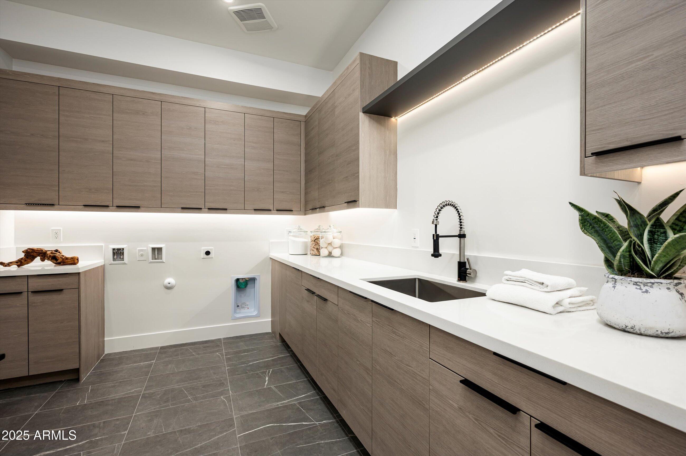 1831 E PALMAIRE Avenue