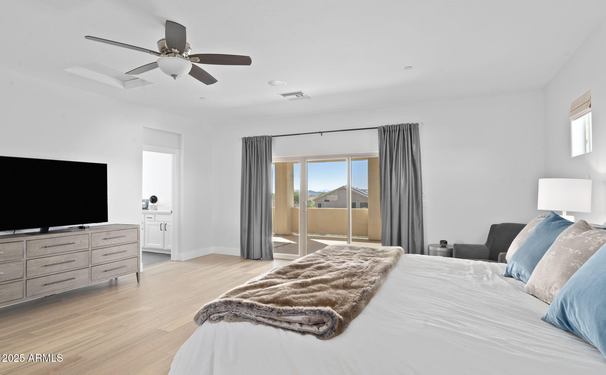 5216 E BARWICK Drive