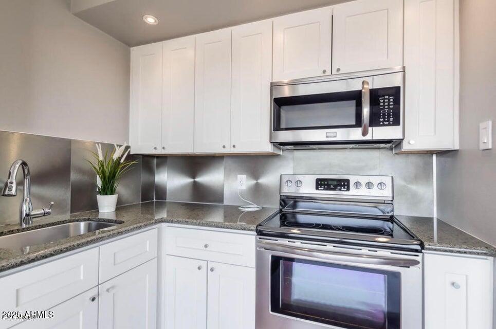 4750 N CENTRAL Avenue L8