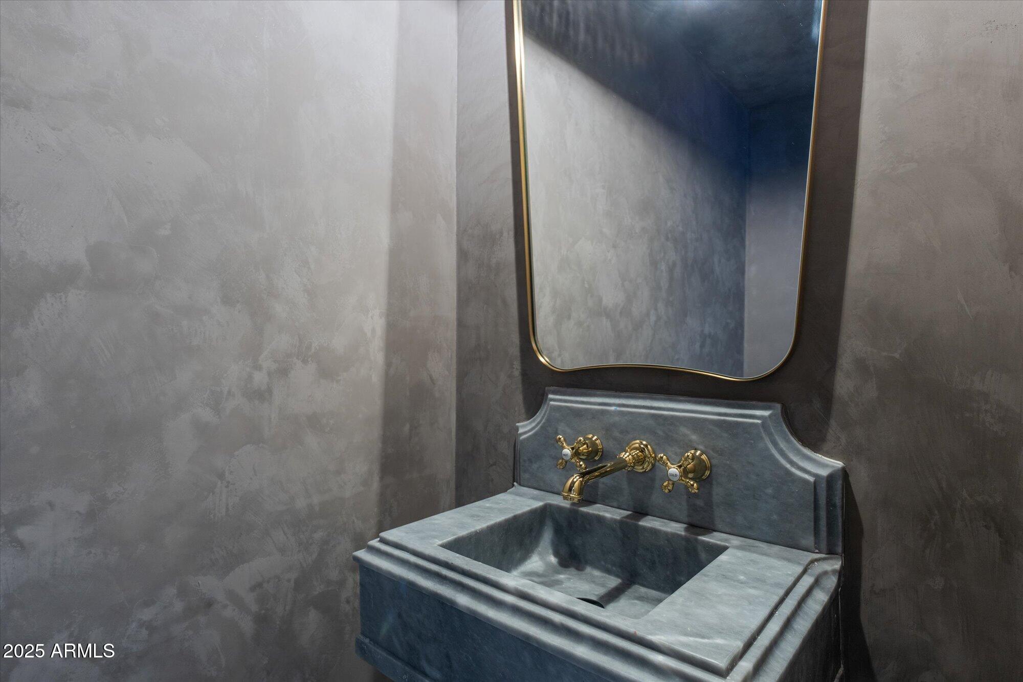 3800 E LINCOLN Drive, 54