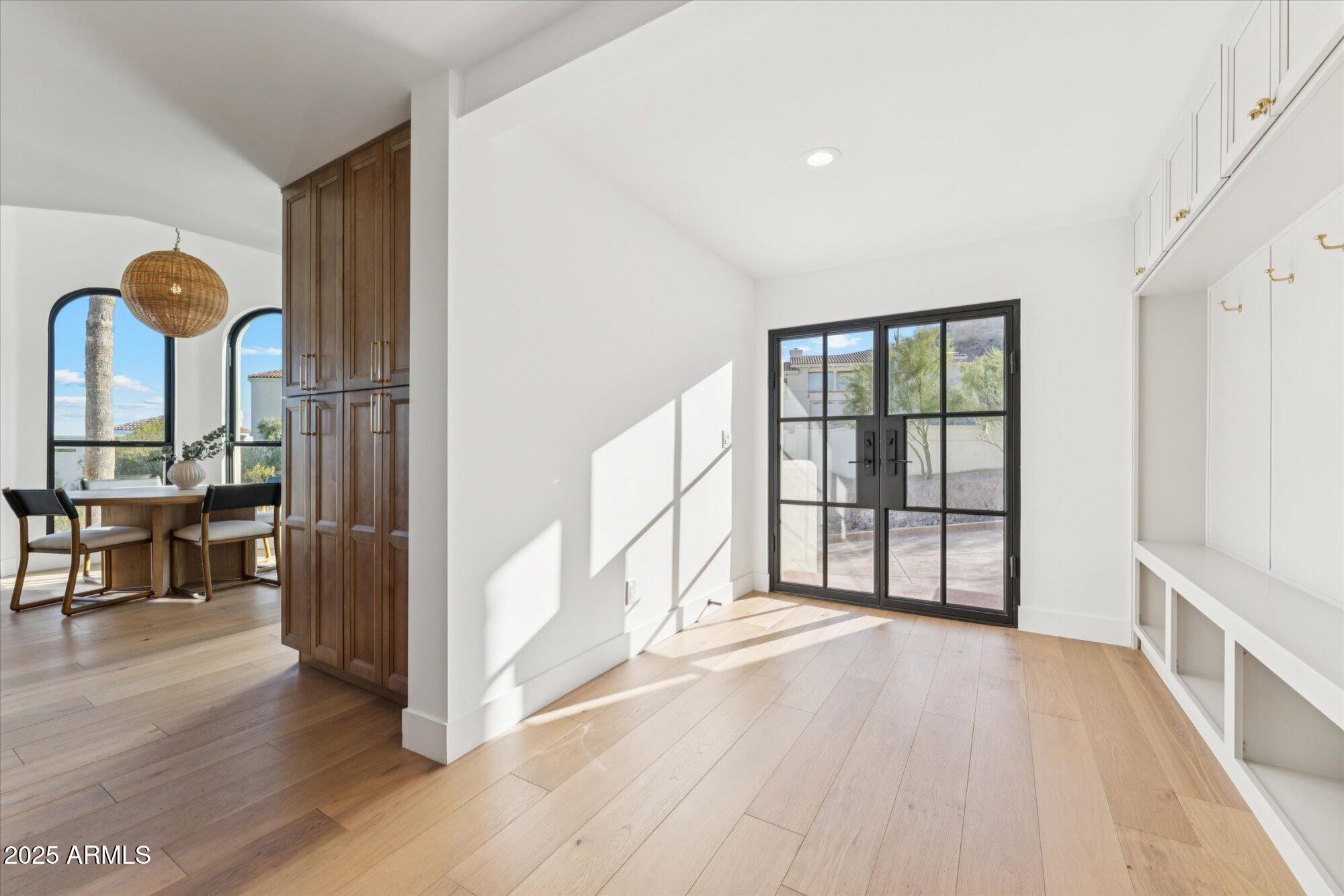 3800 E LINCOLN Drive, 54