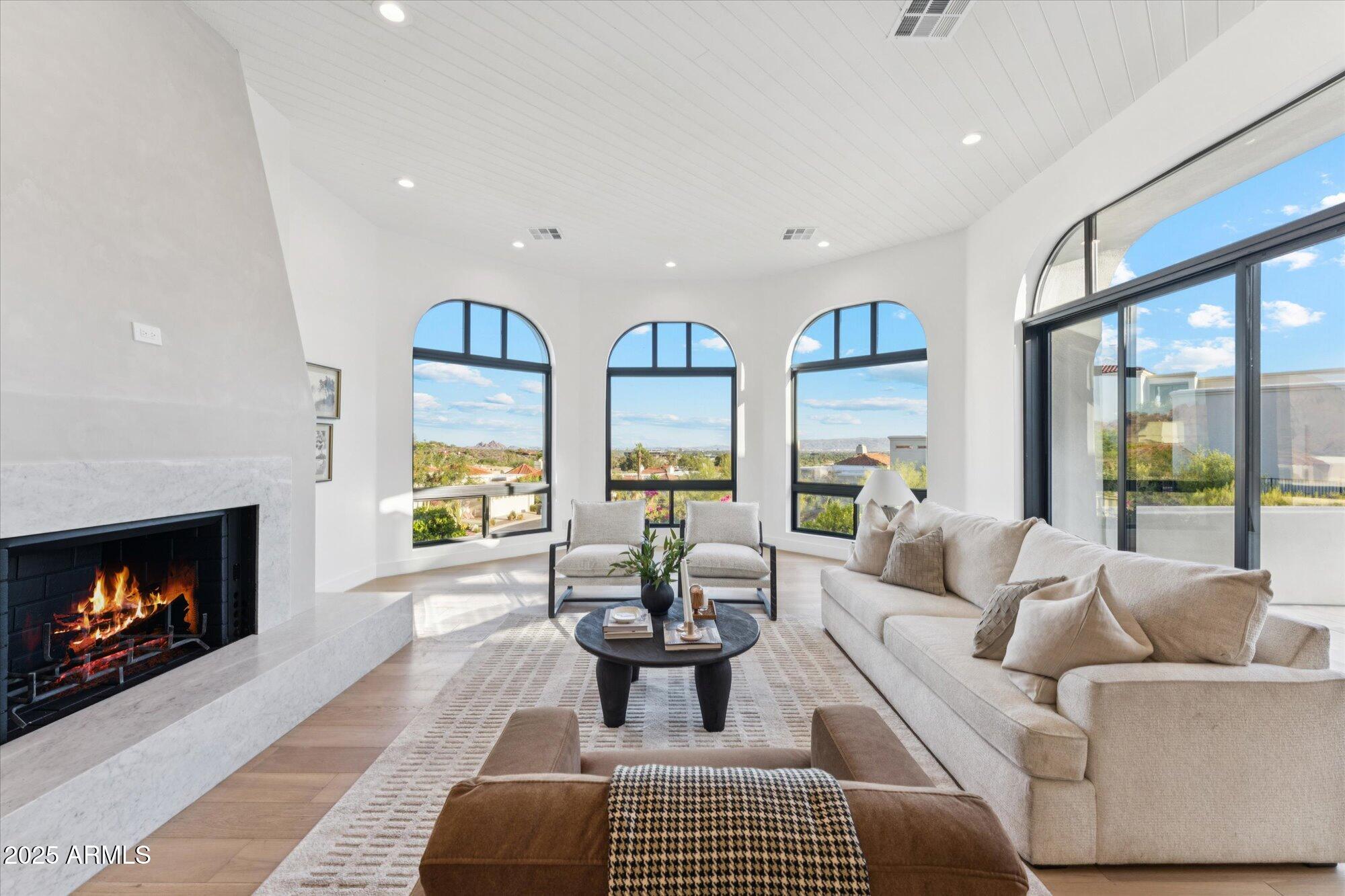 3800 E LINCOLN Drive, 54