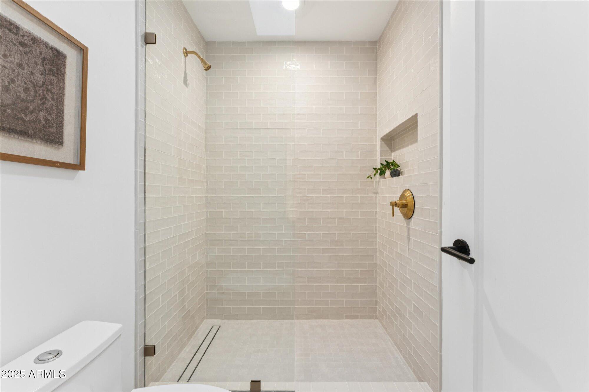 3800 E LINCOLN Drive, 54