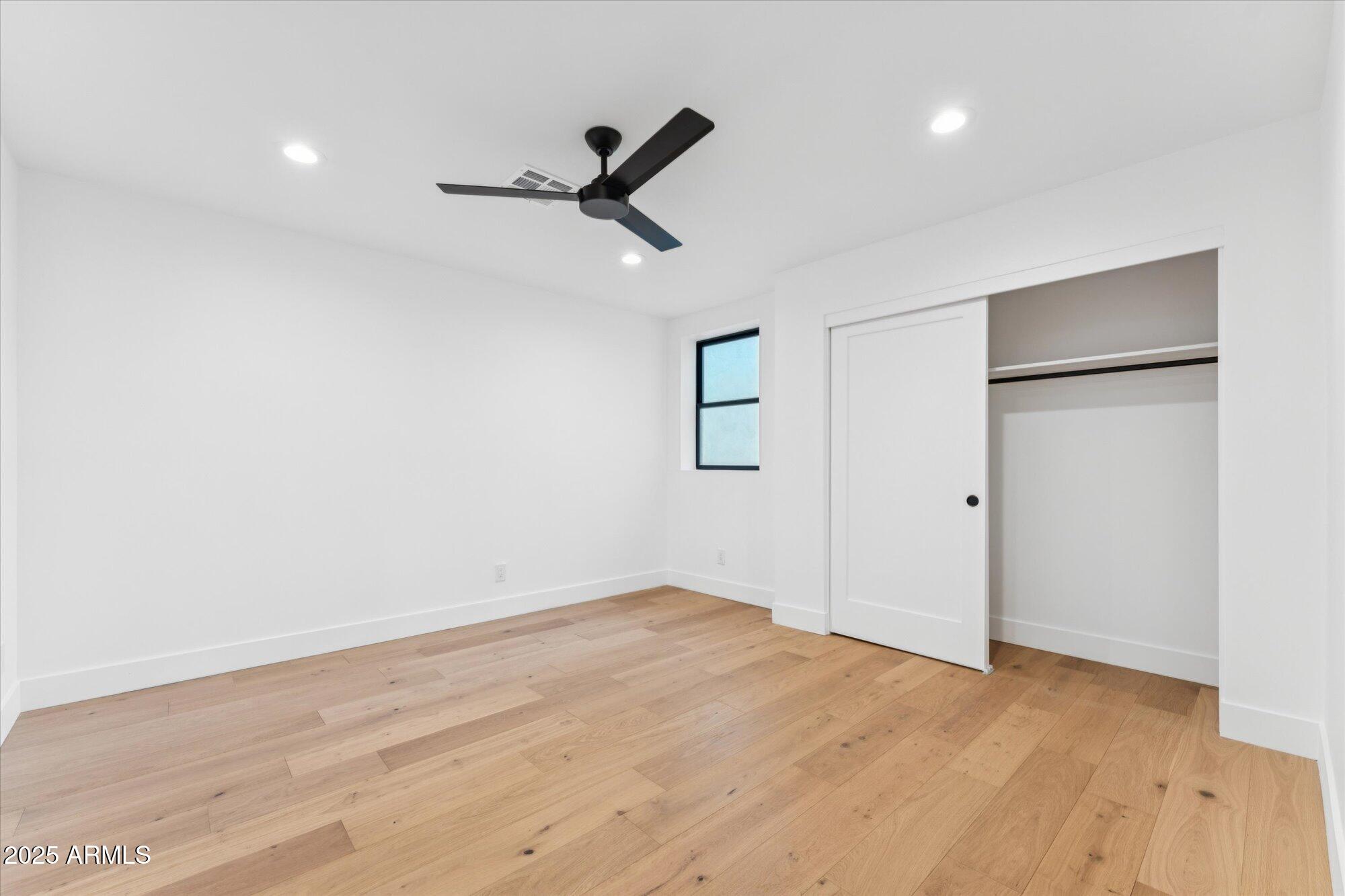 3800 E LINCOLN Drive, 54