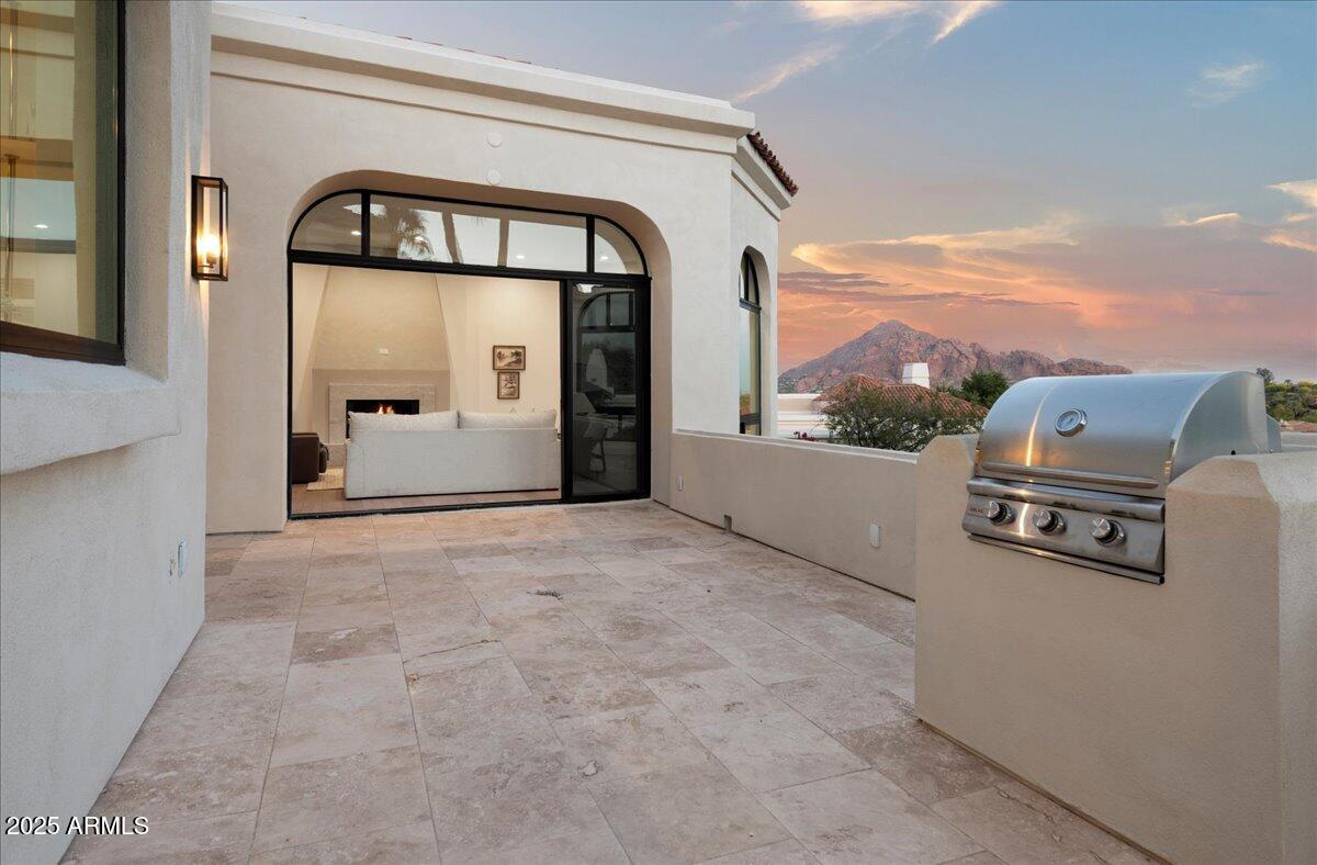 3800 E LINCOLN Drive, 54