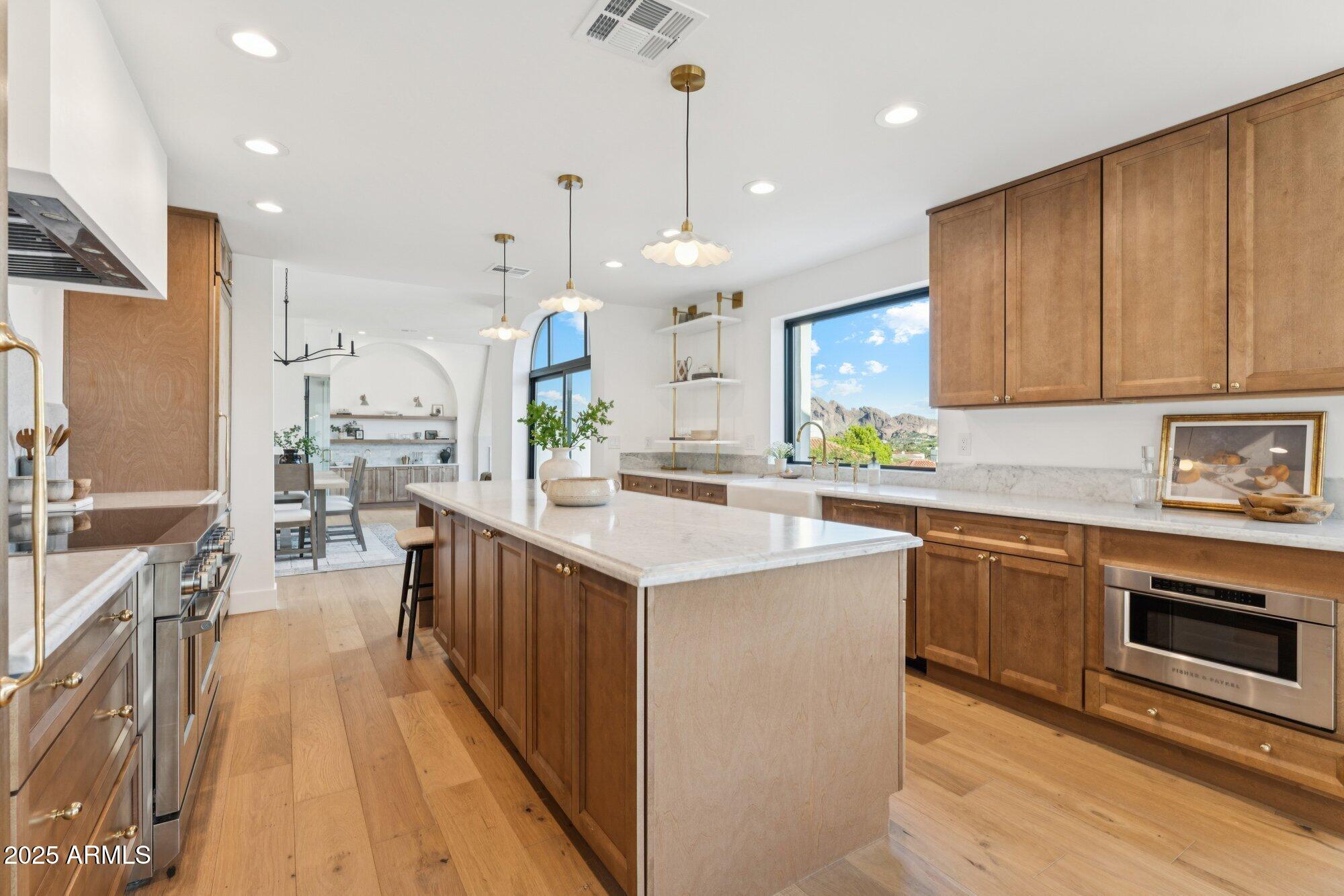 3800 E LINCOLN Drive, 54