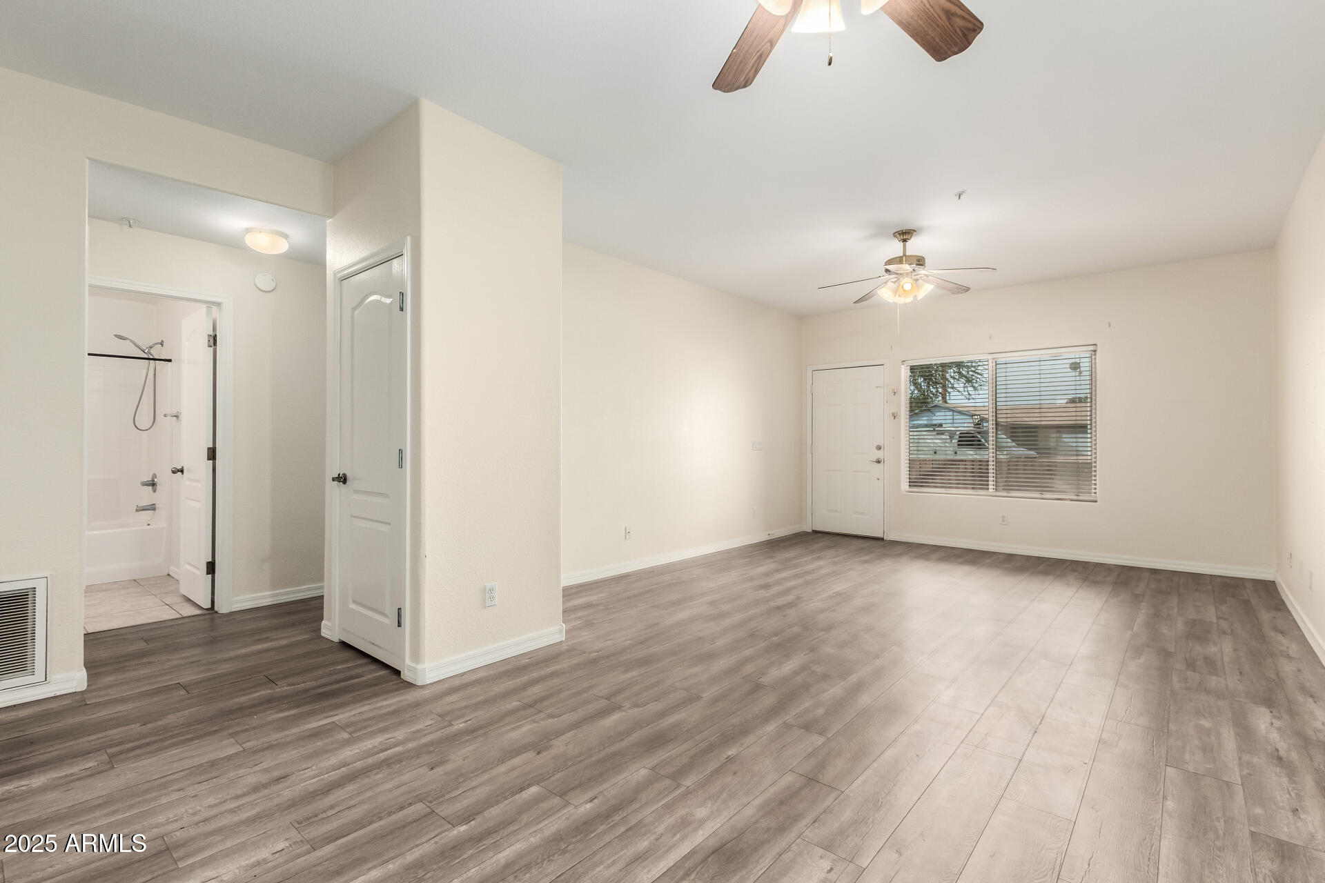 2201 N COMANCHE Drive, 1104