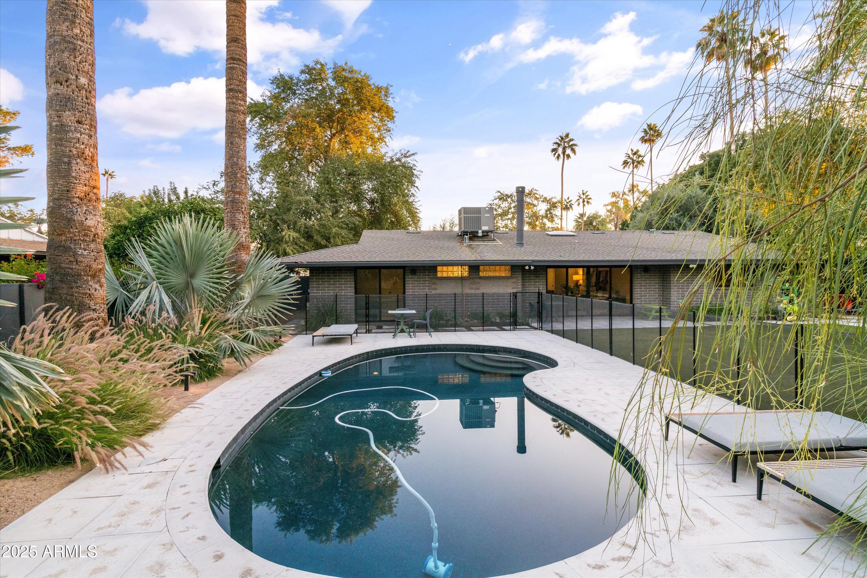 328 E WAGON WHEEL Drive