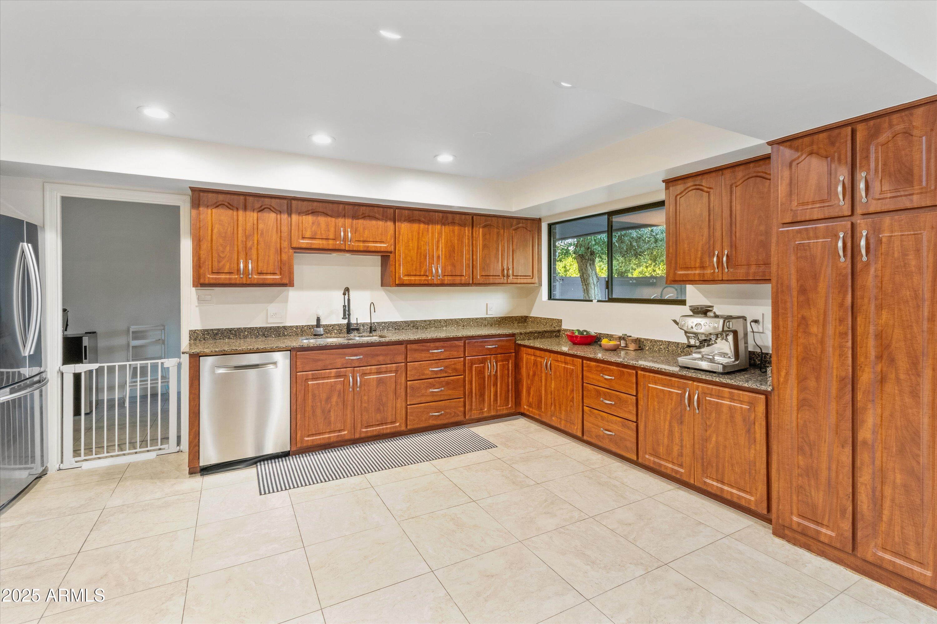 328 E WAGON WHEEL Drive