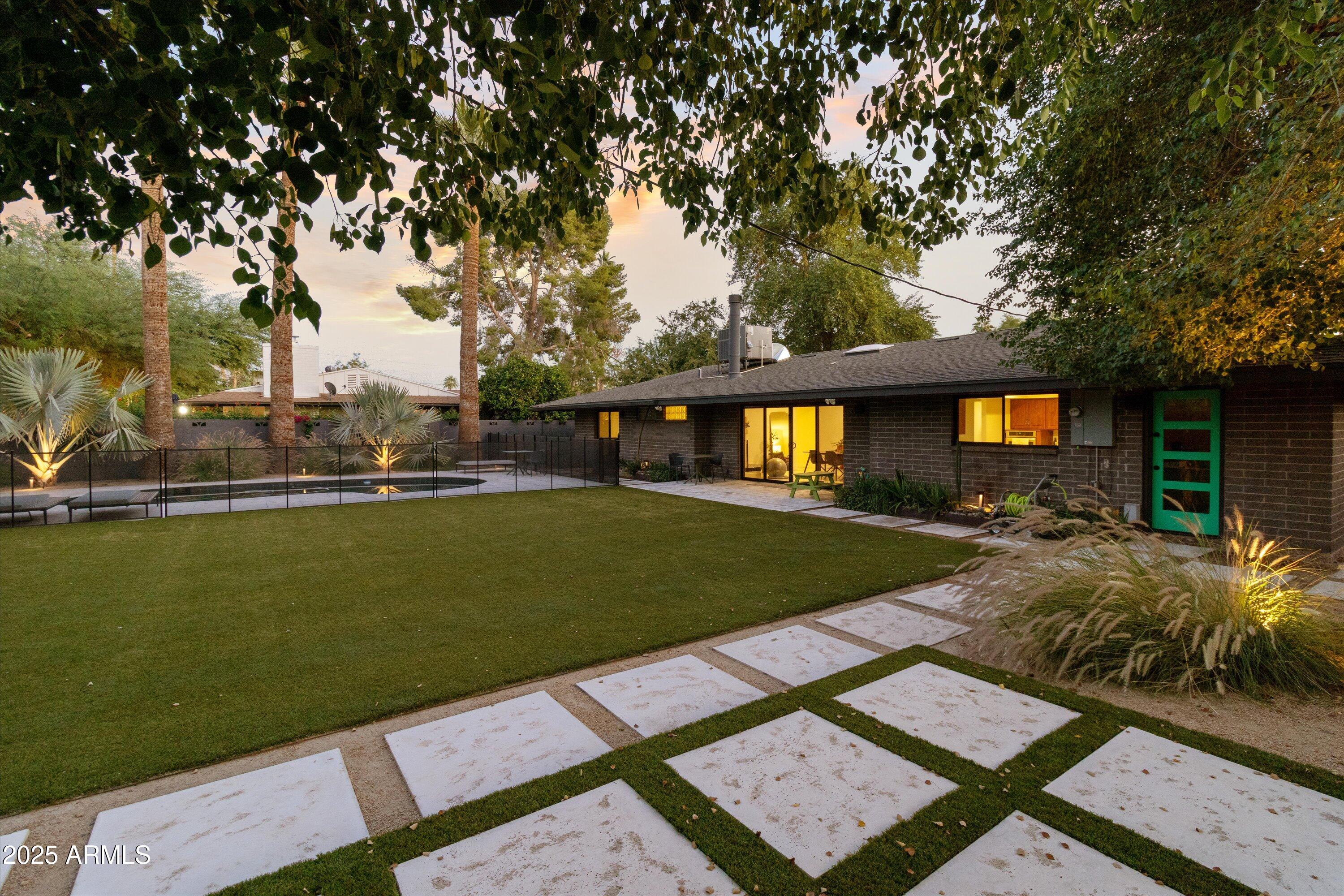 328 E WAGON WHEEL Drive