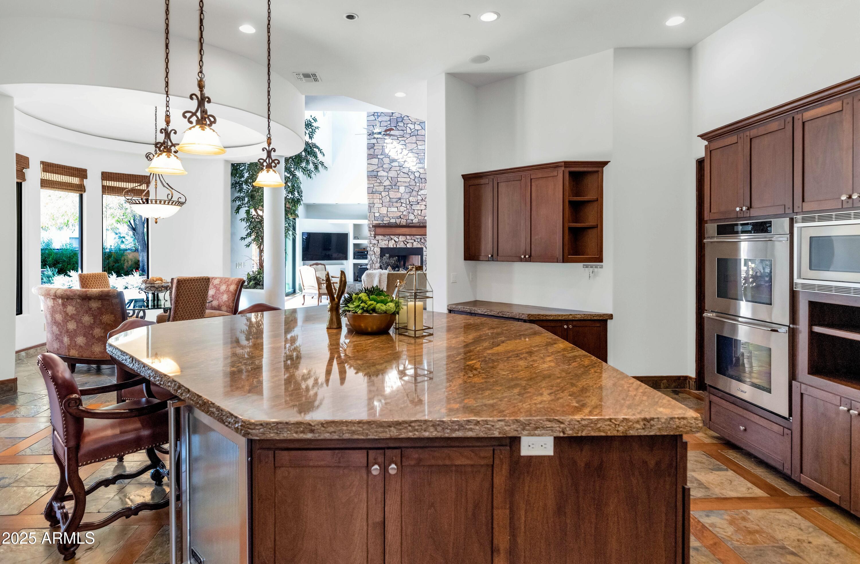 7233 E ROYAL PALM Road