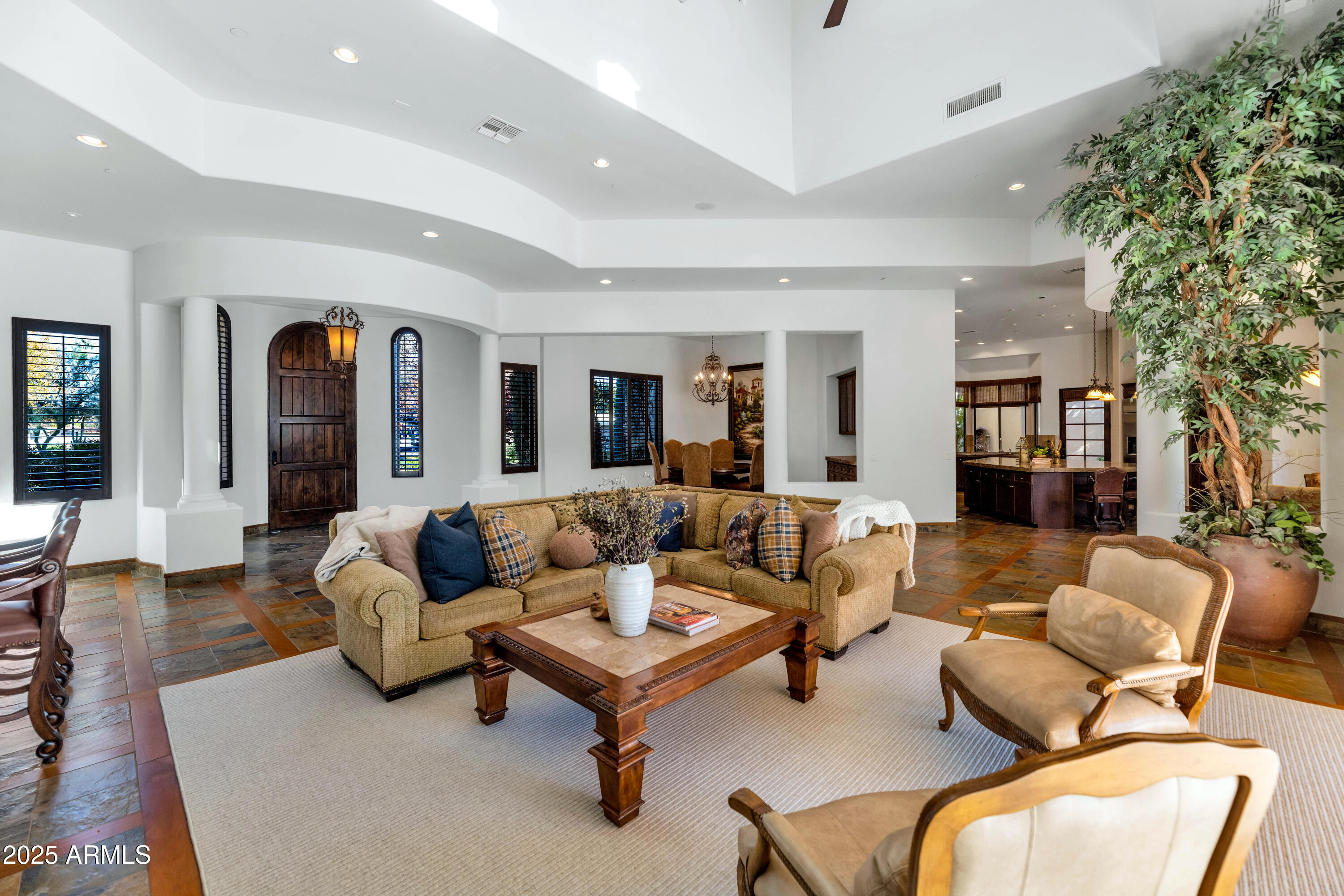 7233 E ROYAL PALM Road