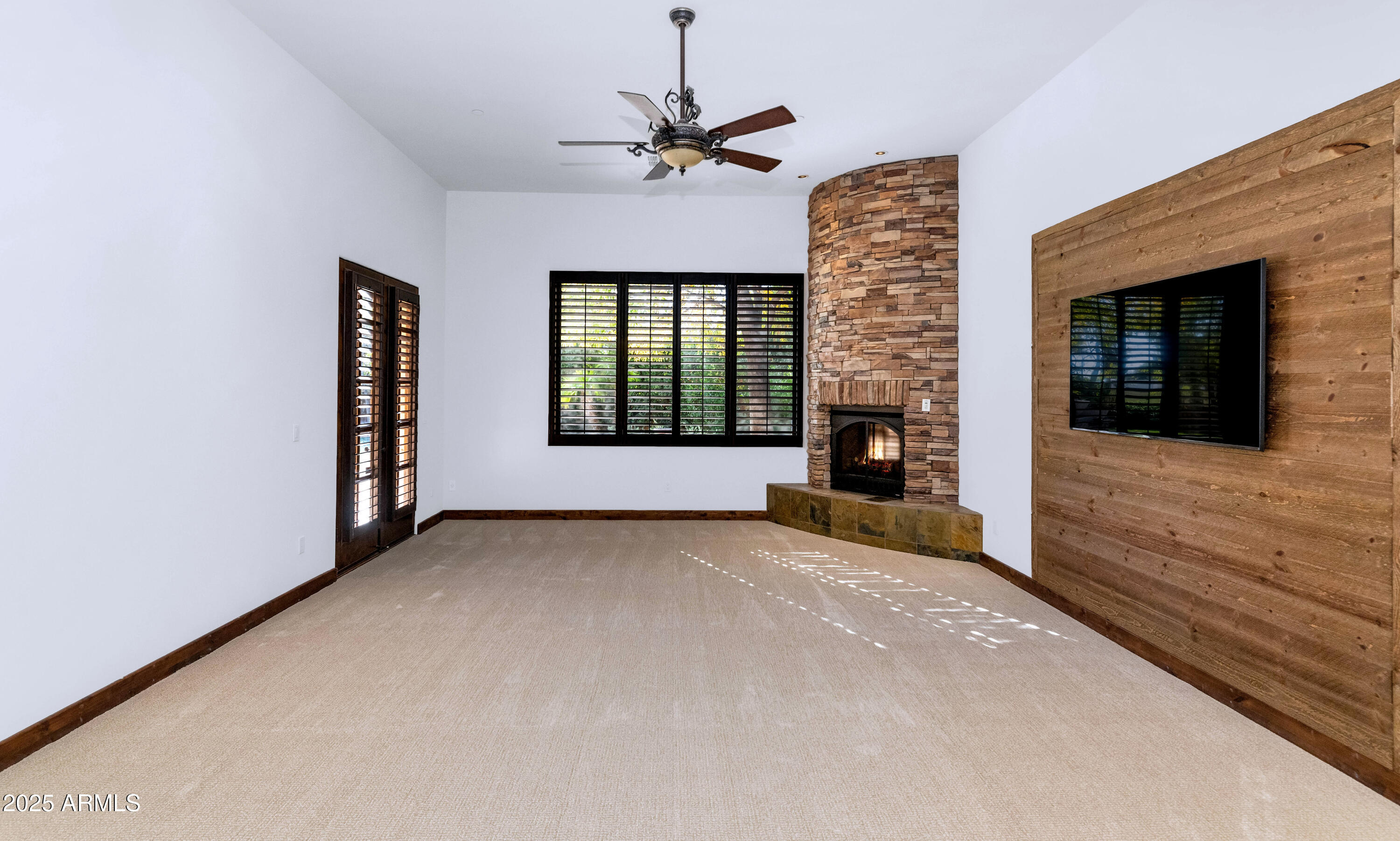 7233 E ROYAL PALM Road