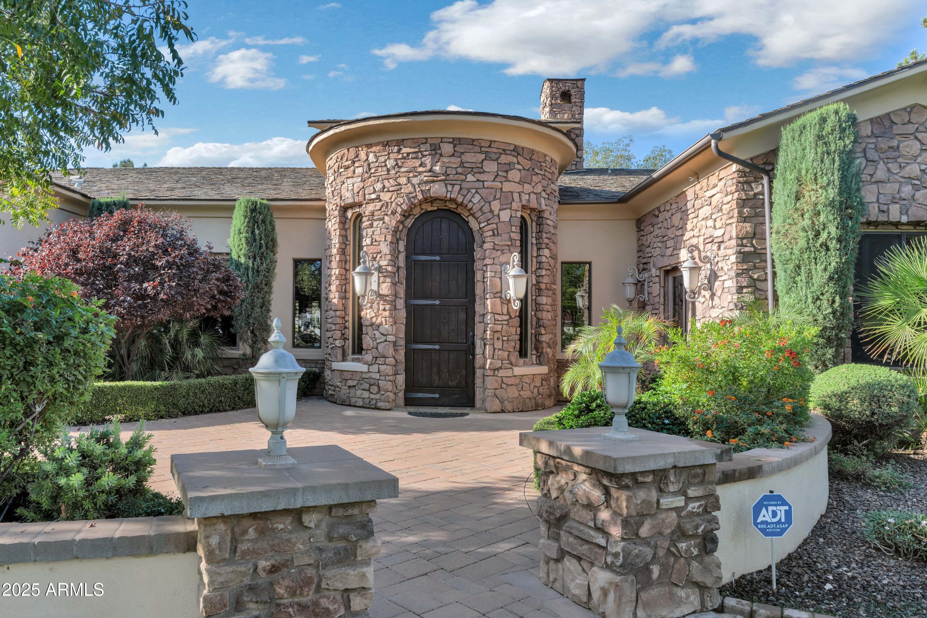 7233 E ROYAL PALM Road