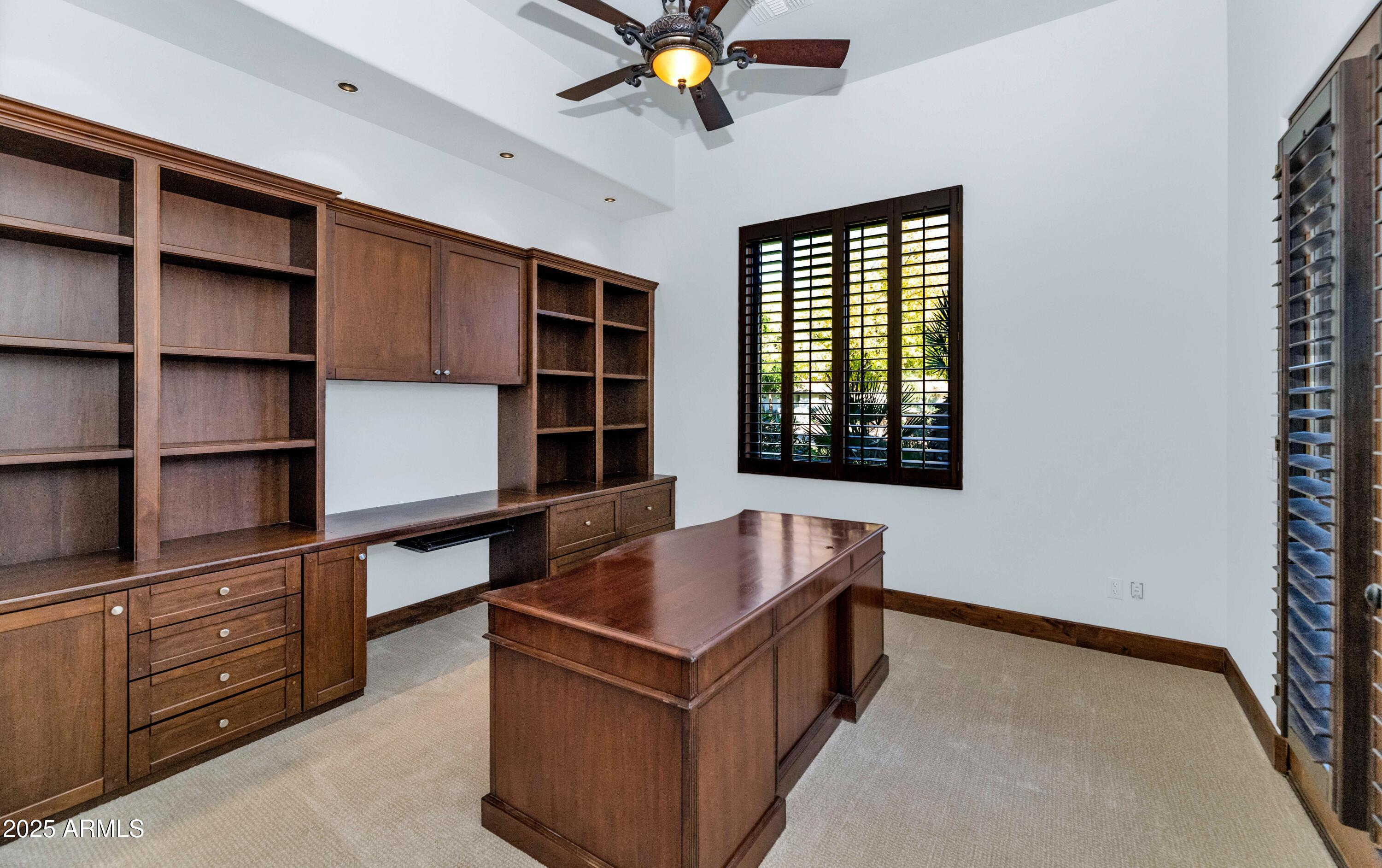 7233 E ROYAL PALM Road