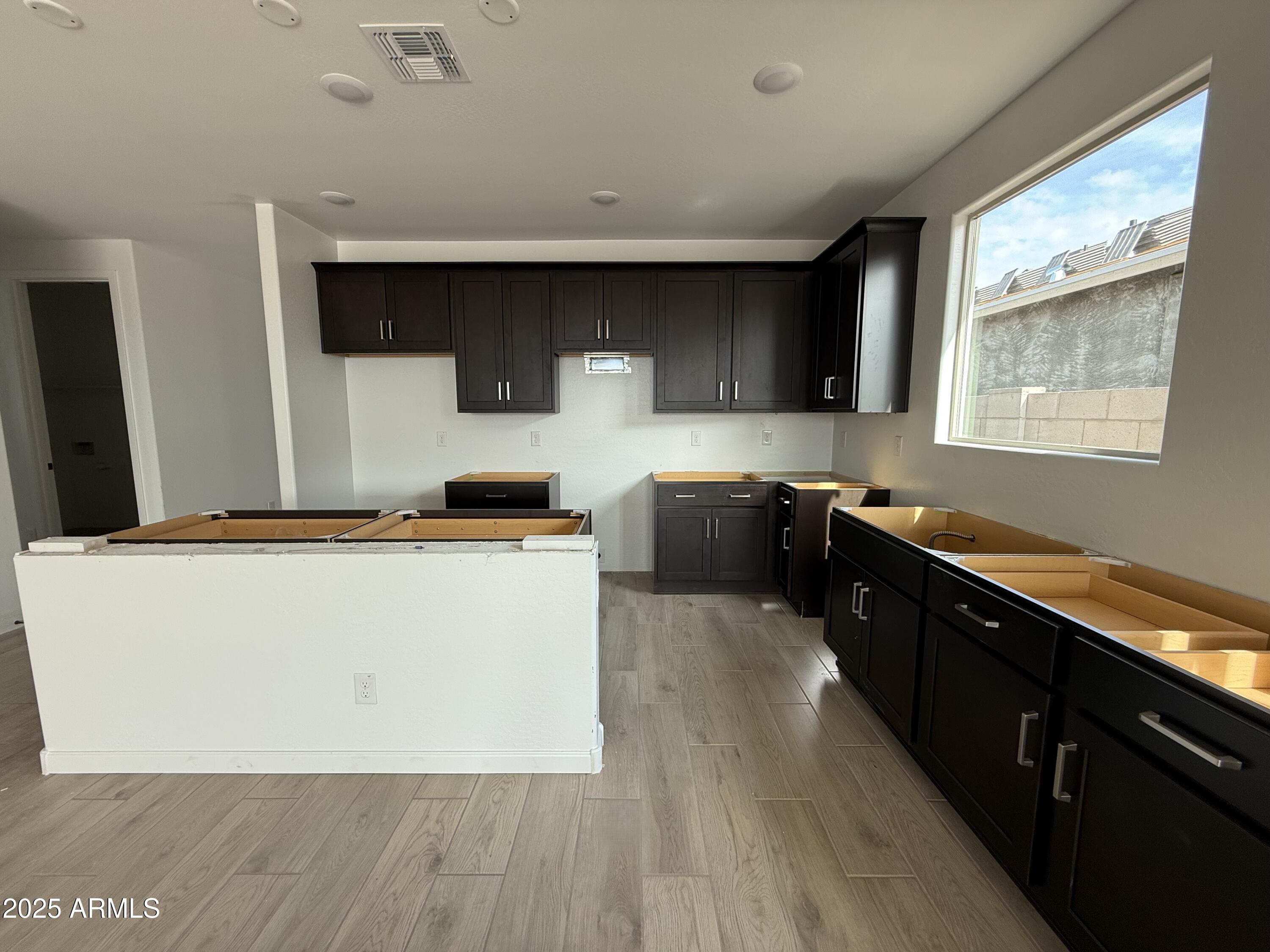 9615 W TAMARISK Avenue