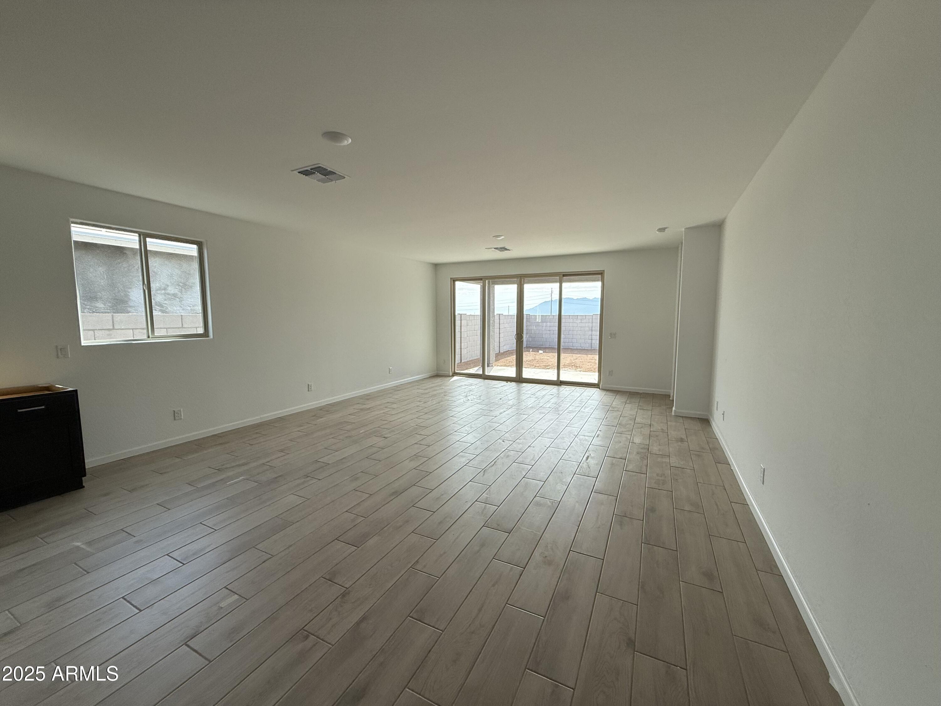 9615 W TAMARISK Avenue