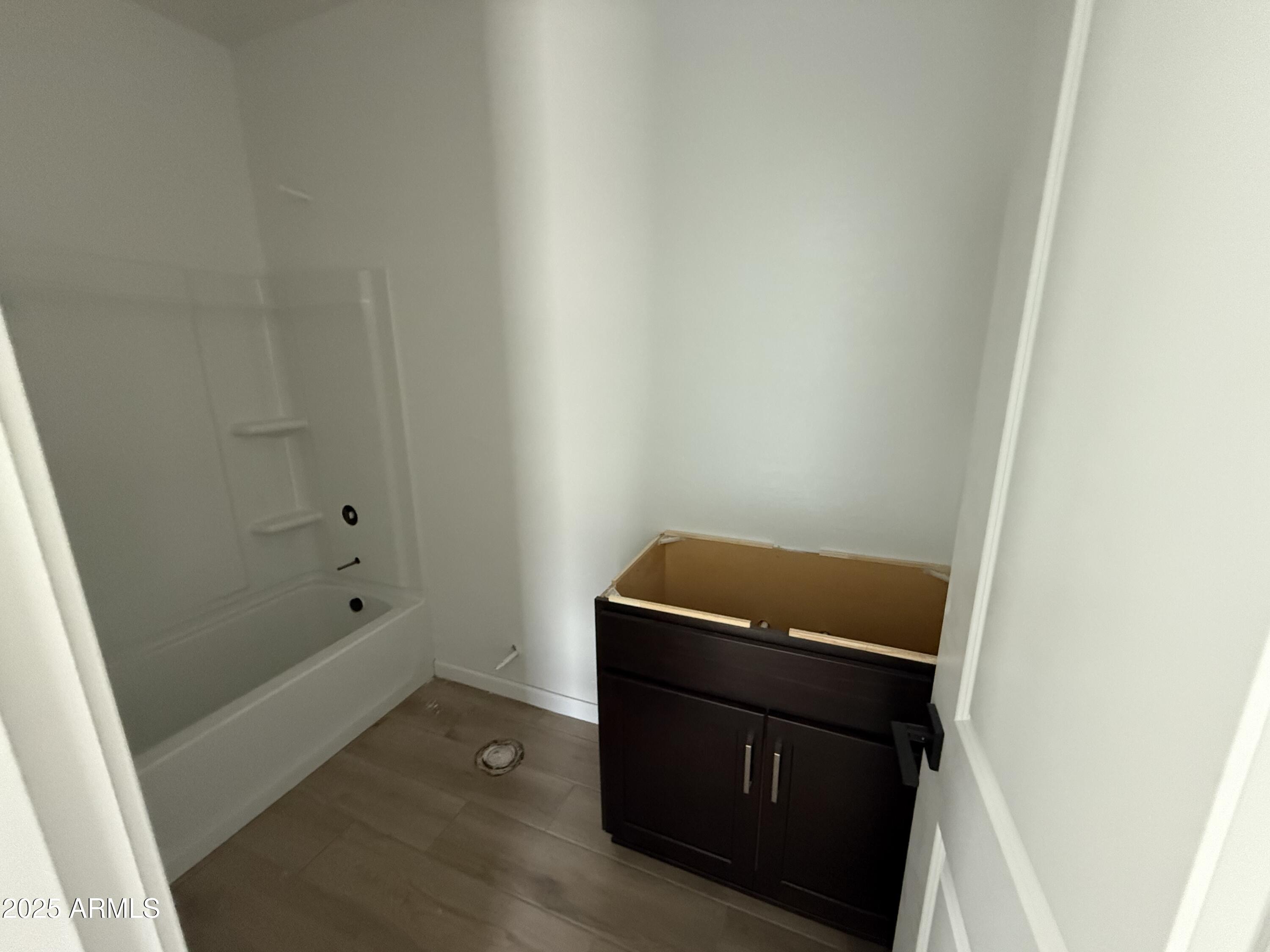 9615 W TAMARISK Avenue