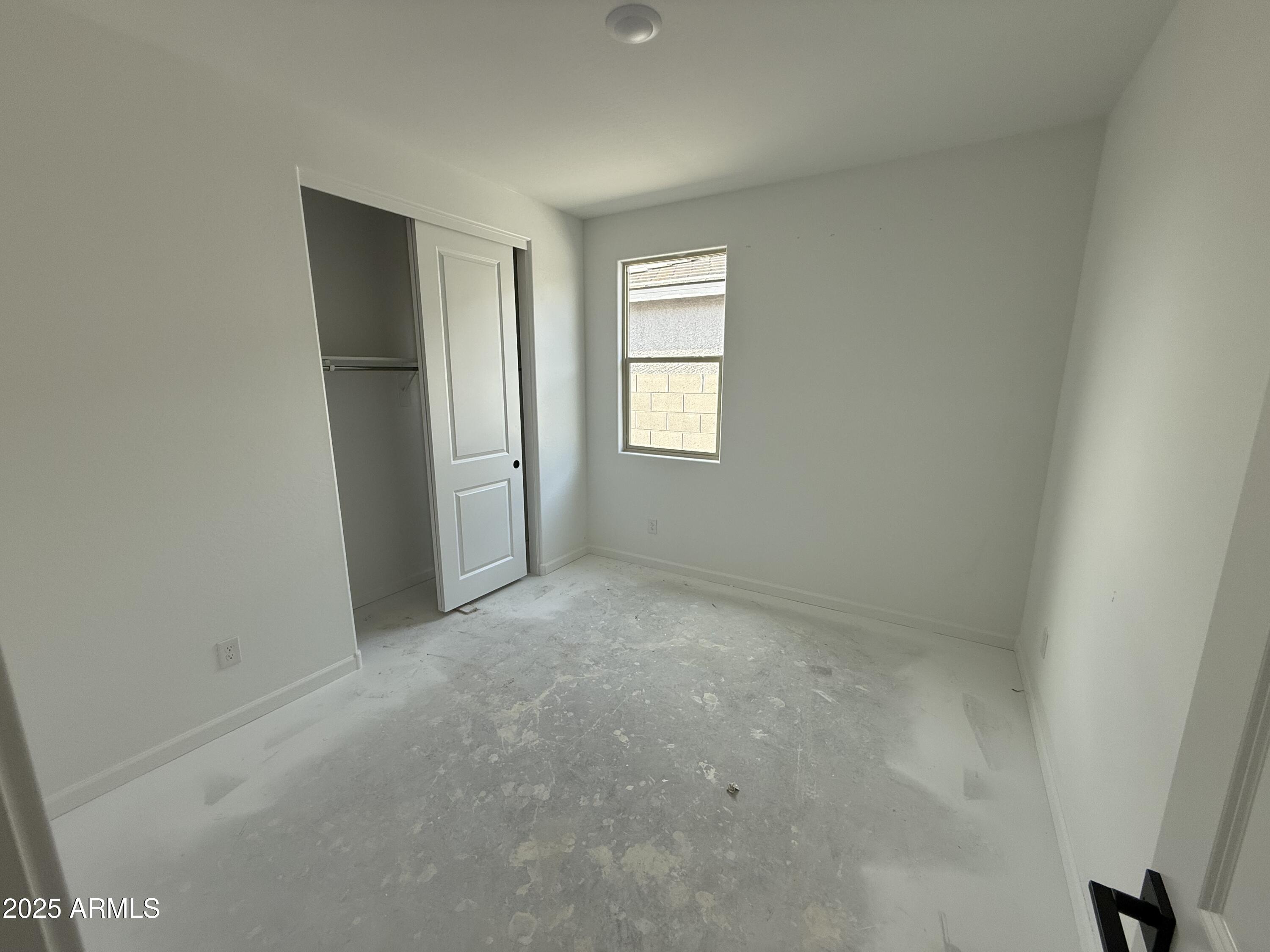 9615 W TAMARISK Avenue