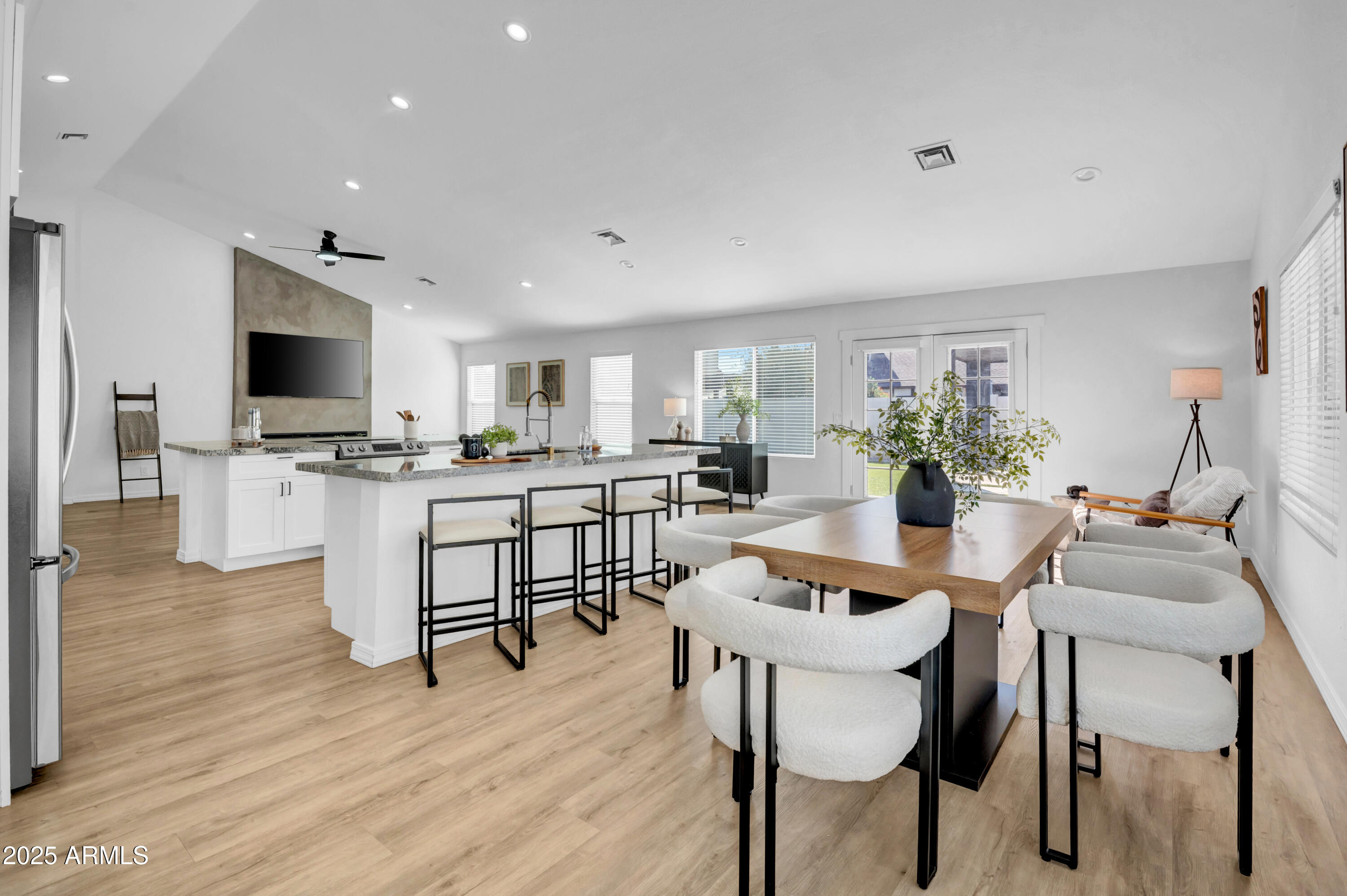 3641 W SARAGOSA Street