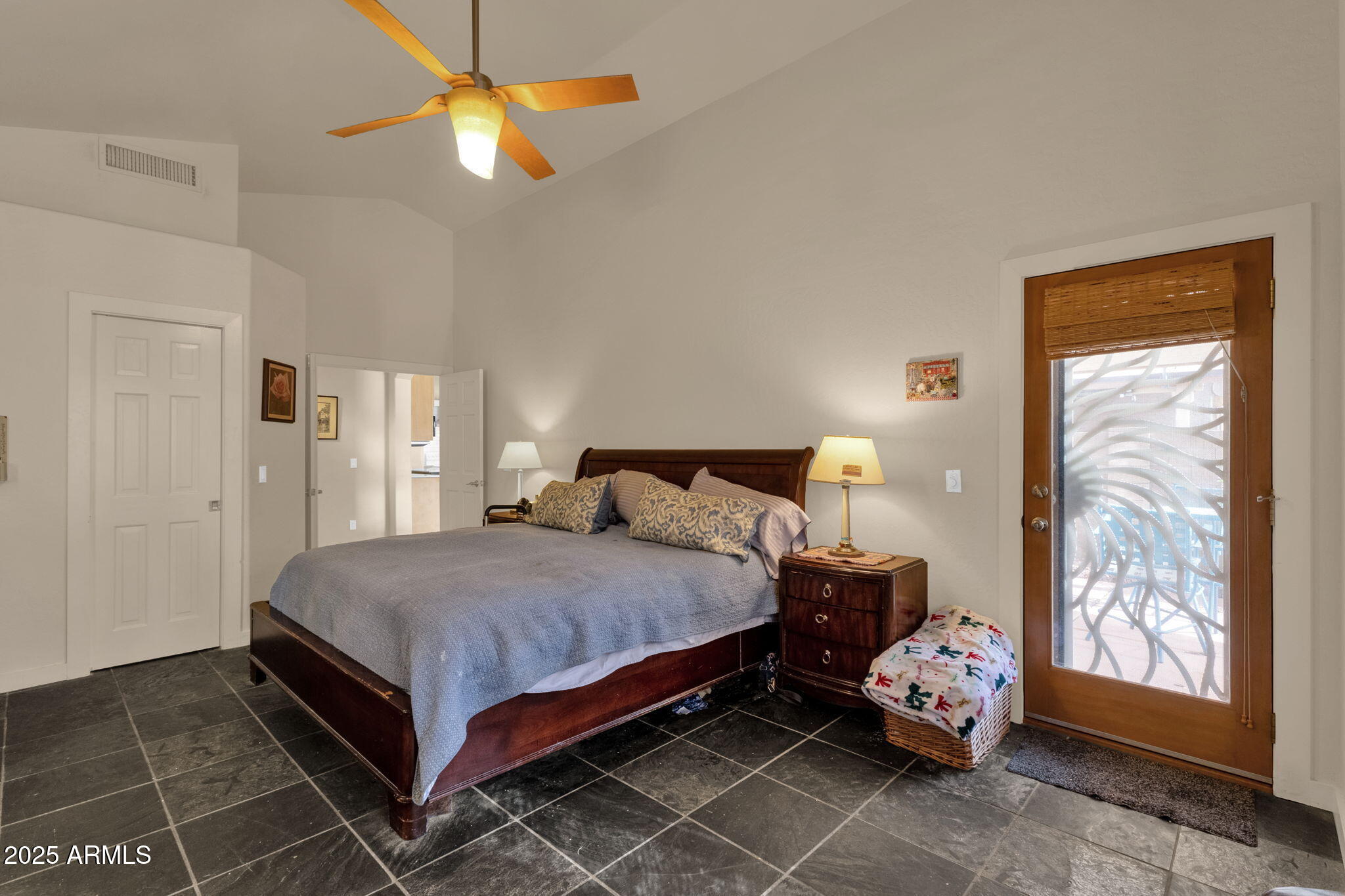 517 W AIRE LIBRE Avenue